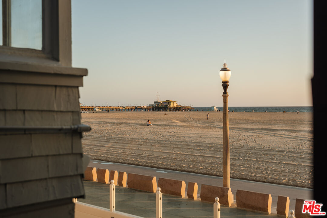 1366 Palisades Beach Rd, Santa Monica 
