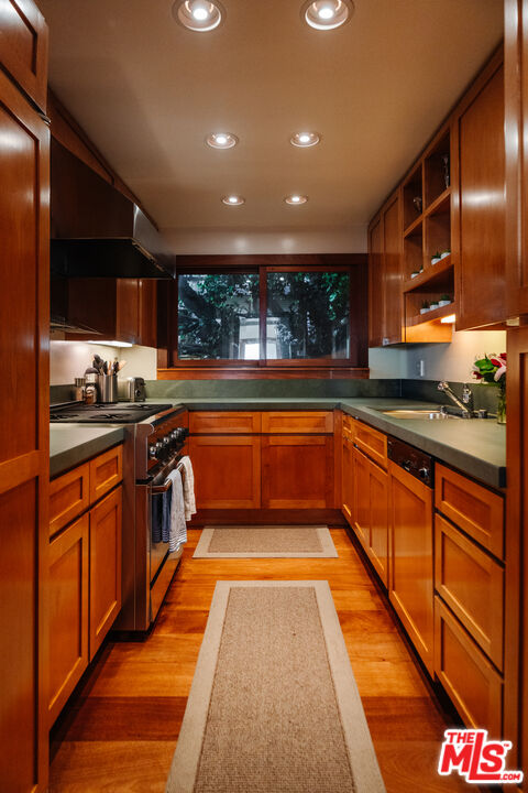 1366 Palisades Beach Rd, Santa Monica 