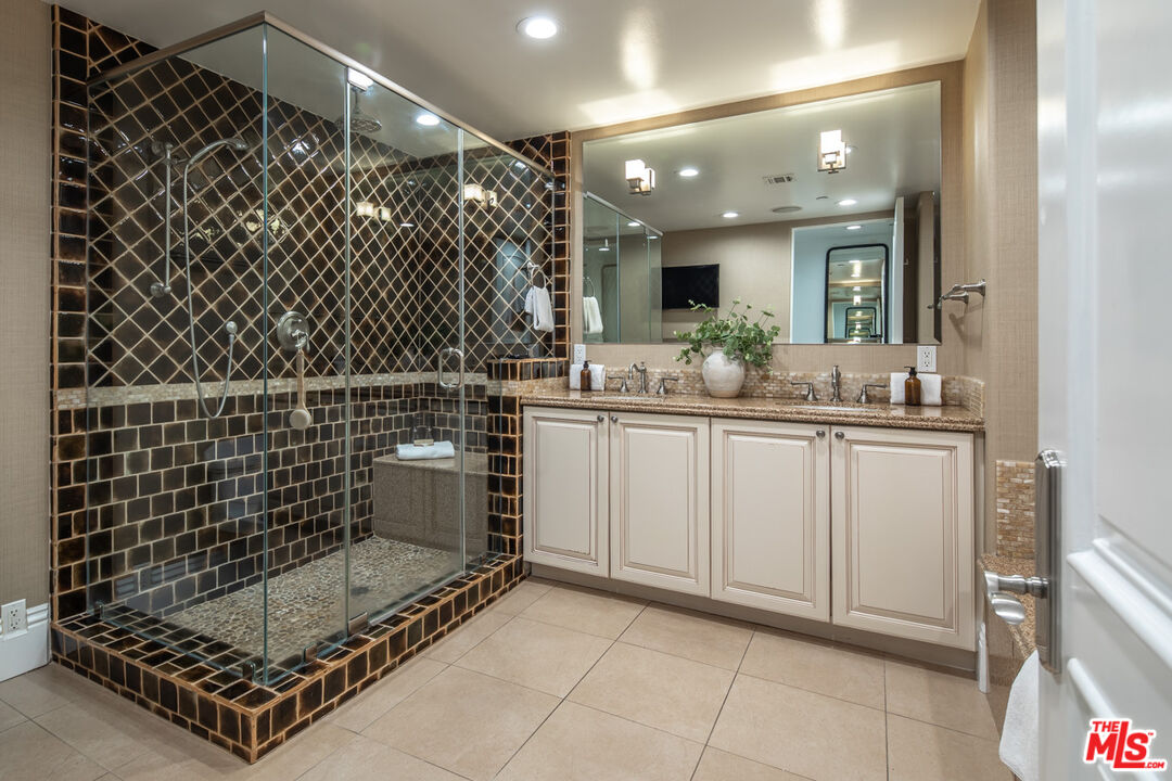 11715 Chenault St Unit: 204, Brentwood 
