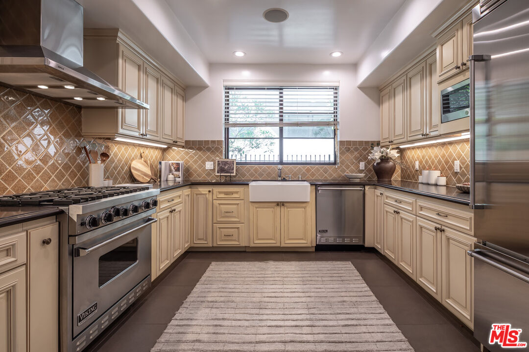 11715 Chenault St Unit: 204, Brentwood 