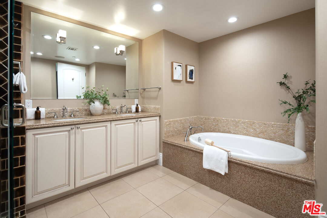 11715 Chenault St Unit: 204, Brentwood 
