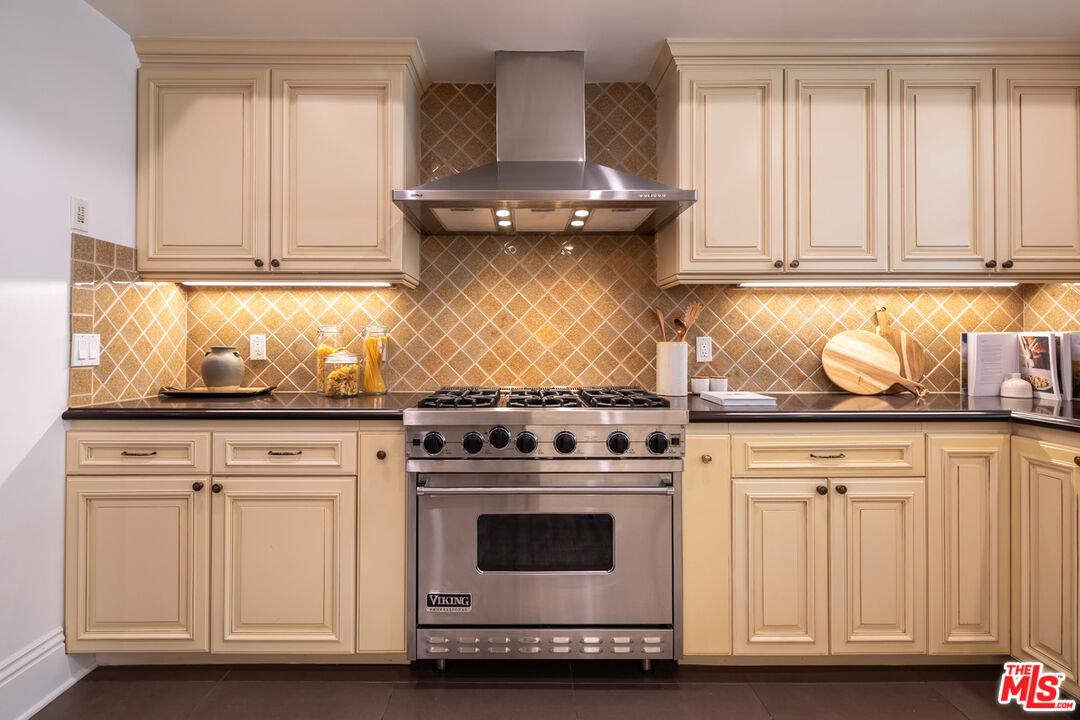 11715 Chenault St Unit: 204, Brentwood 