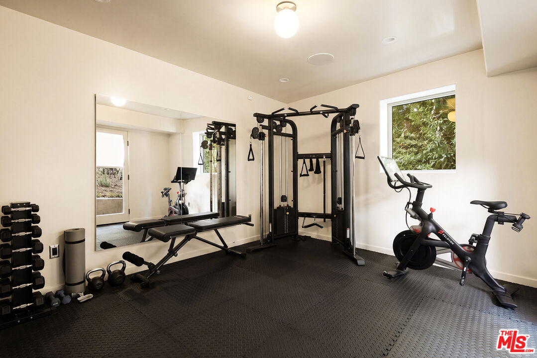 5698 Holly Oak Dr, Los Feliz 