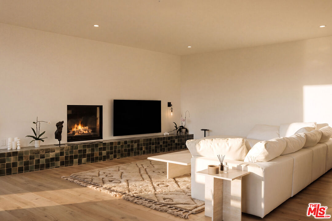 5698 Holly Oak Dr, Los Feliz 