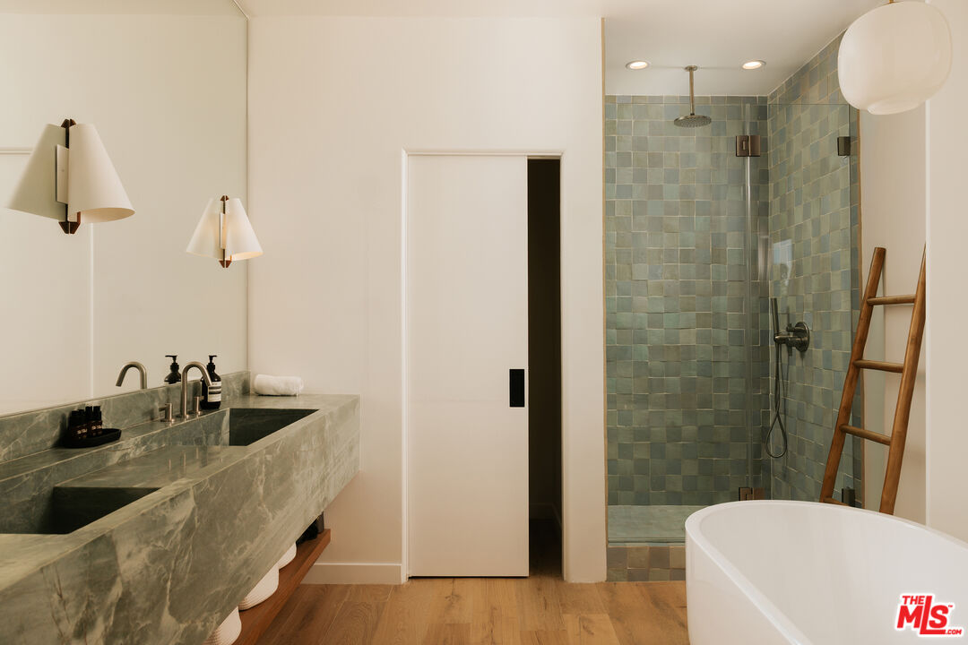5698 Holly Oak Dr, Los Feliz 