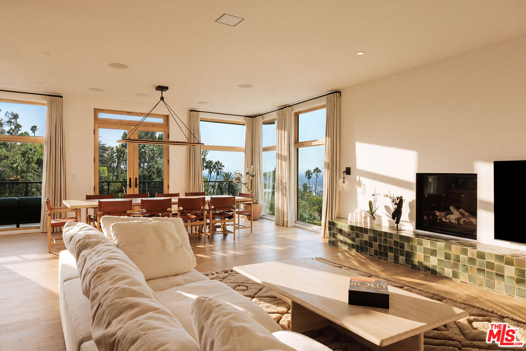 5698 Holly Oak Dr, Los Feliz 