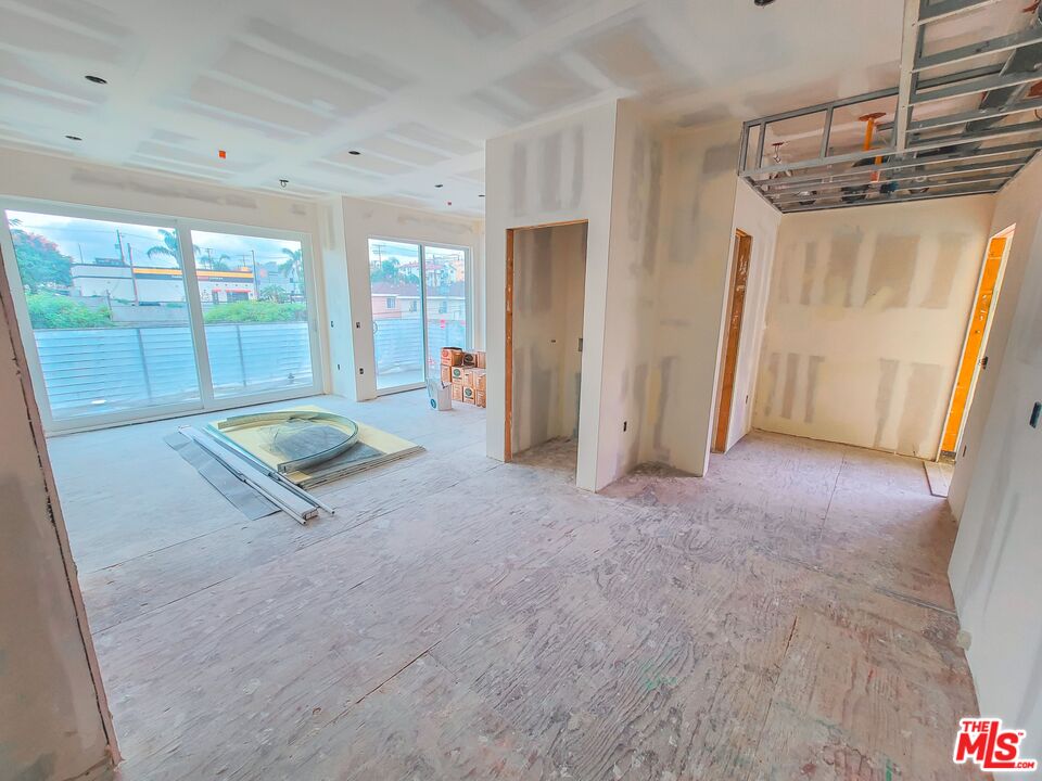 320 N Mountain View Ave