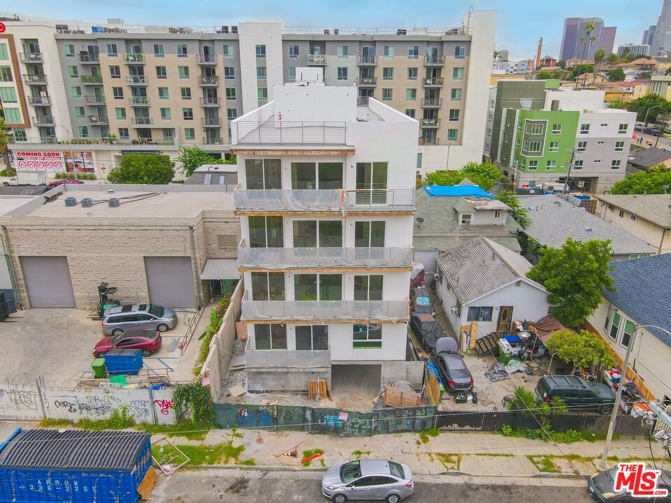 320 N Mountain View Ave