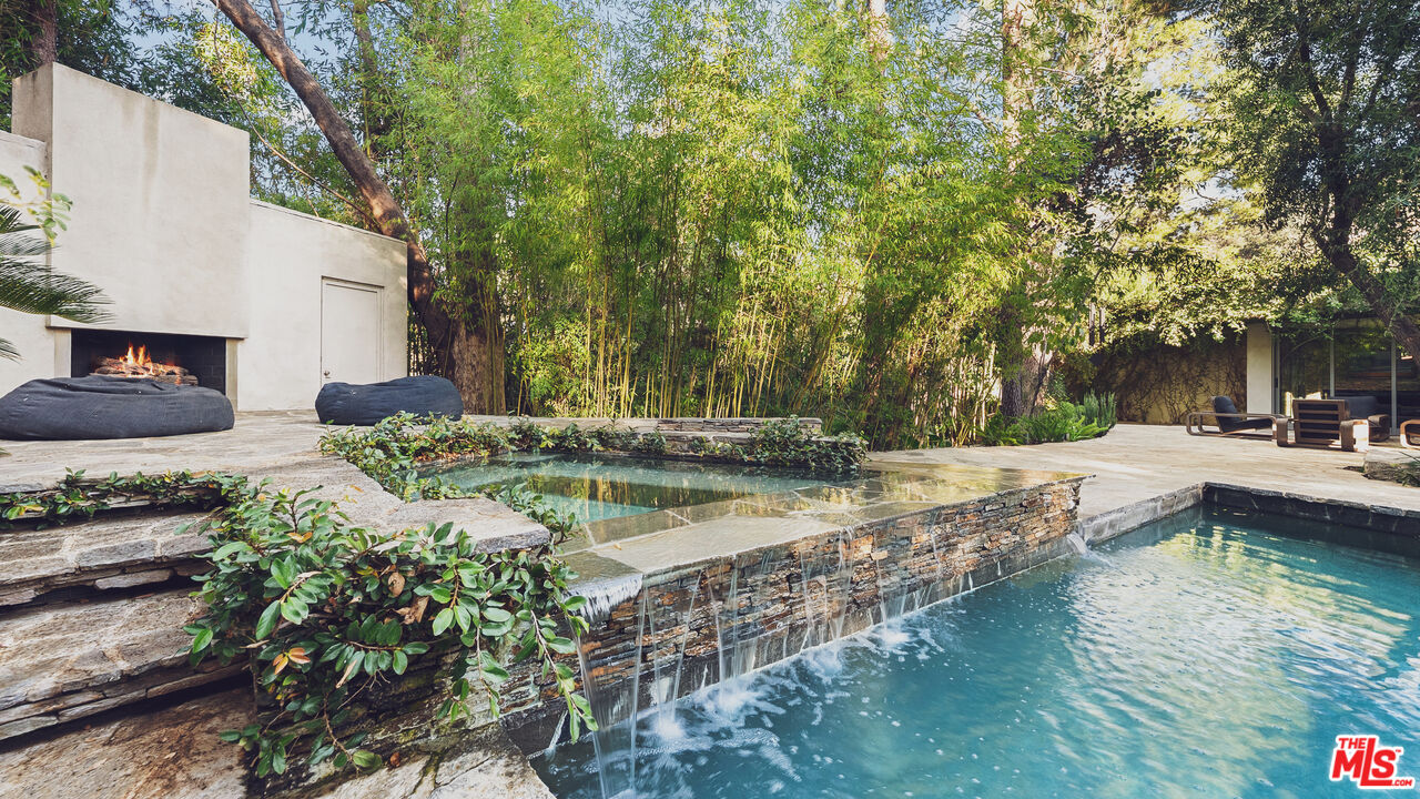11927 Ashdale Ln