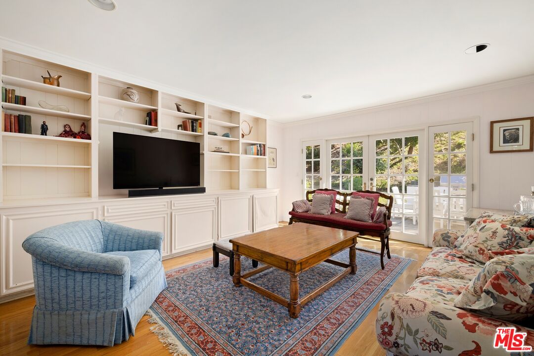 250 Surfview Dr