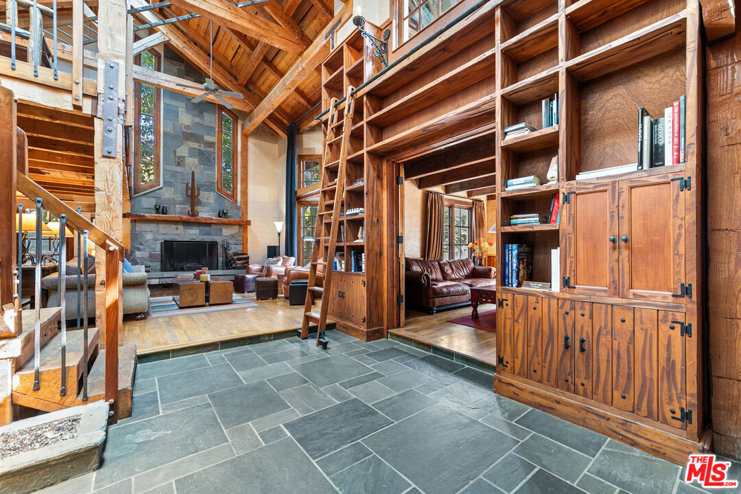 8497 Harold Way, hollywood hills