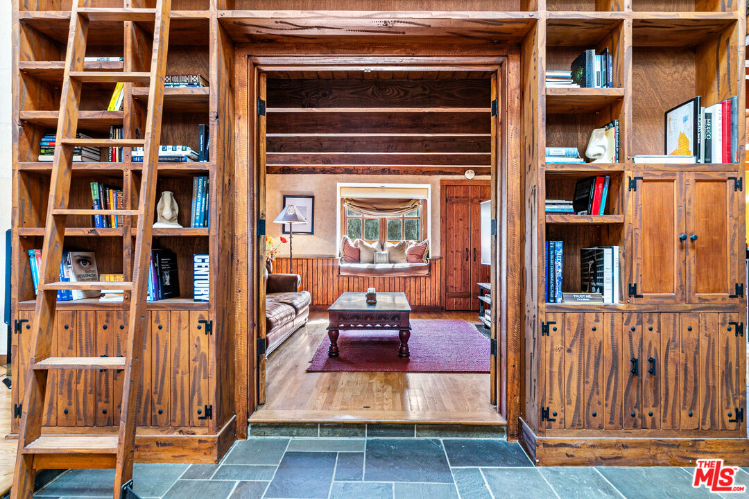 8497 Harold Way, hollywood hills
