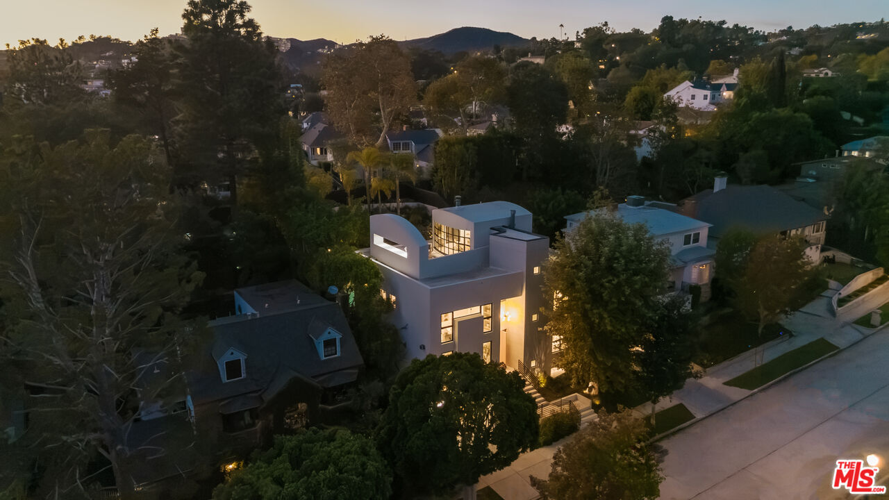 255 S Bentley Ave, Westwood 