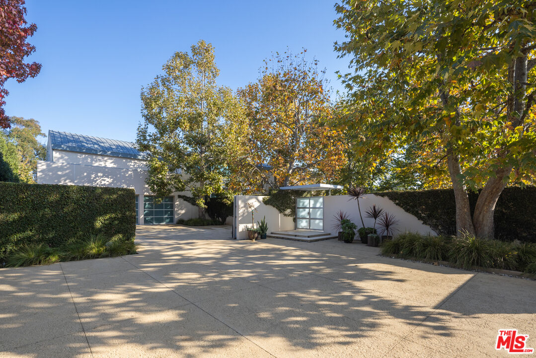 652 Chautauqua Blvd