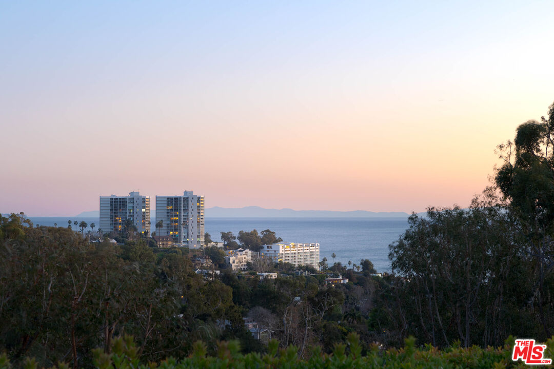 652 Chautauqua Blvd, Pacific Palisades 