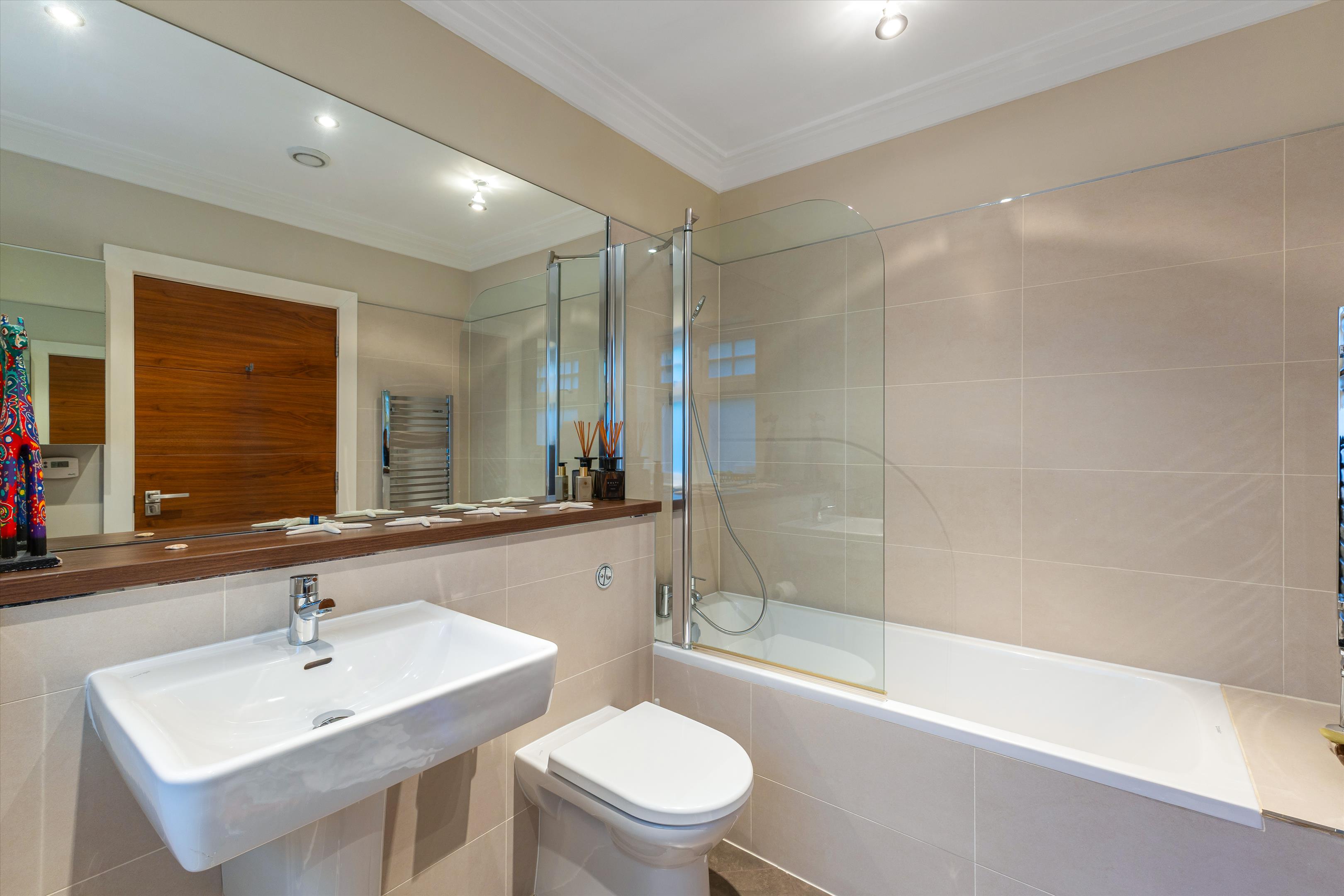 Queens Hill Rise, Ascot, Berkshire SL5