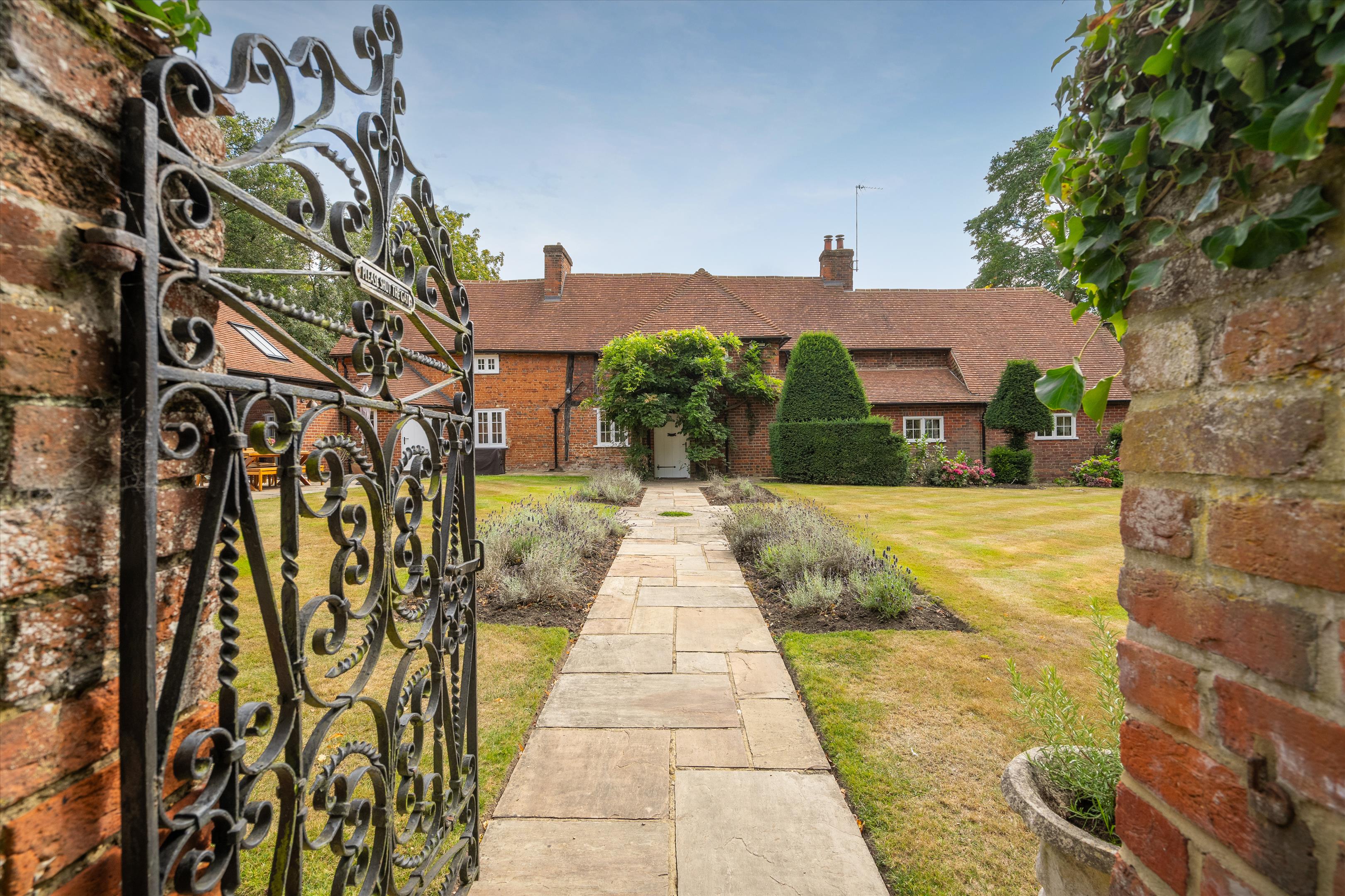Monks Alley, Binfield, Berkshire, RG42