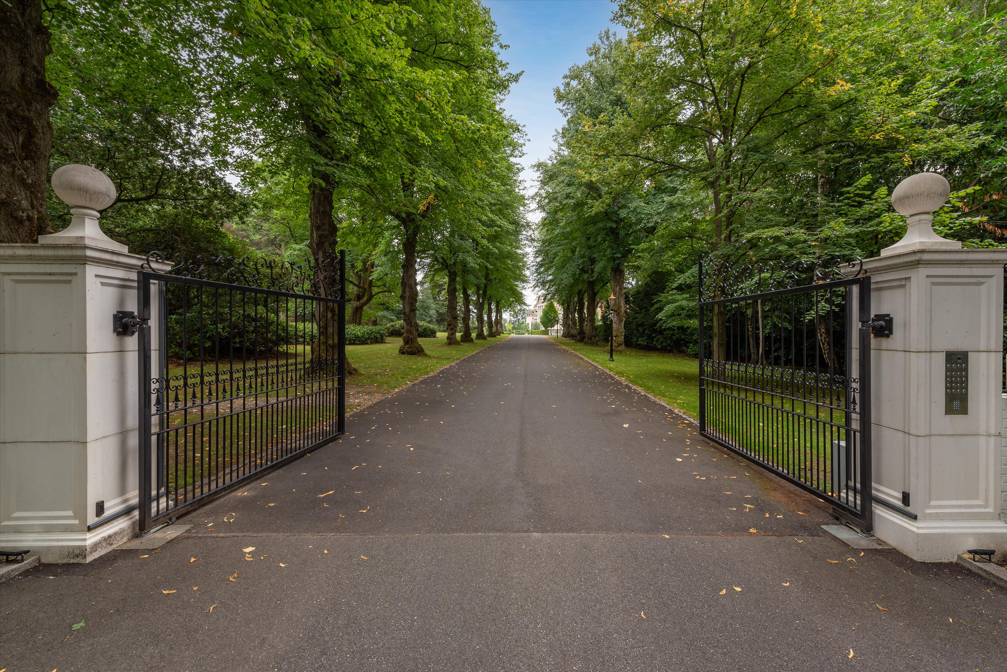 Kings Ride, Ascot, Berkshire, SL5