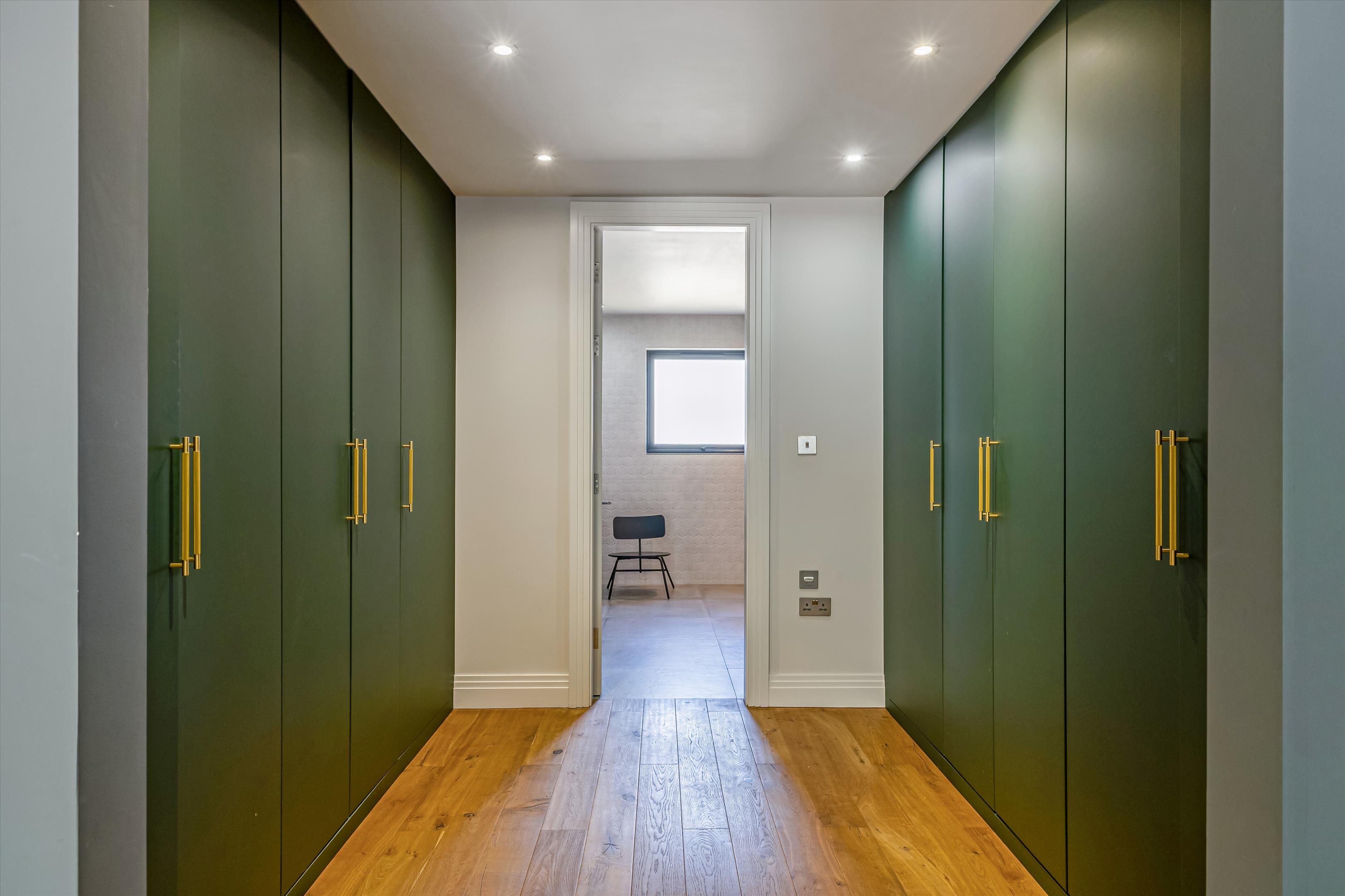 Chestnut Drive, Windsor, Berkshire SL4