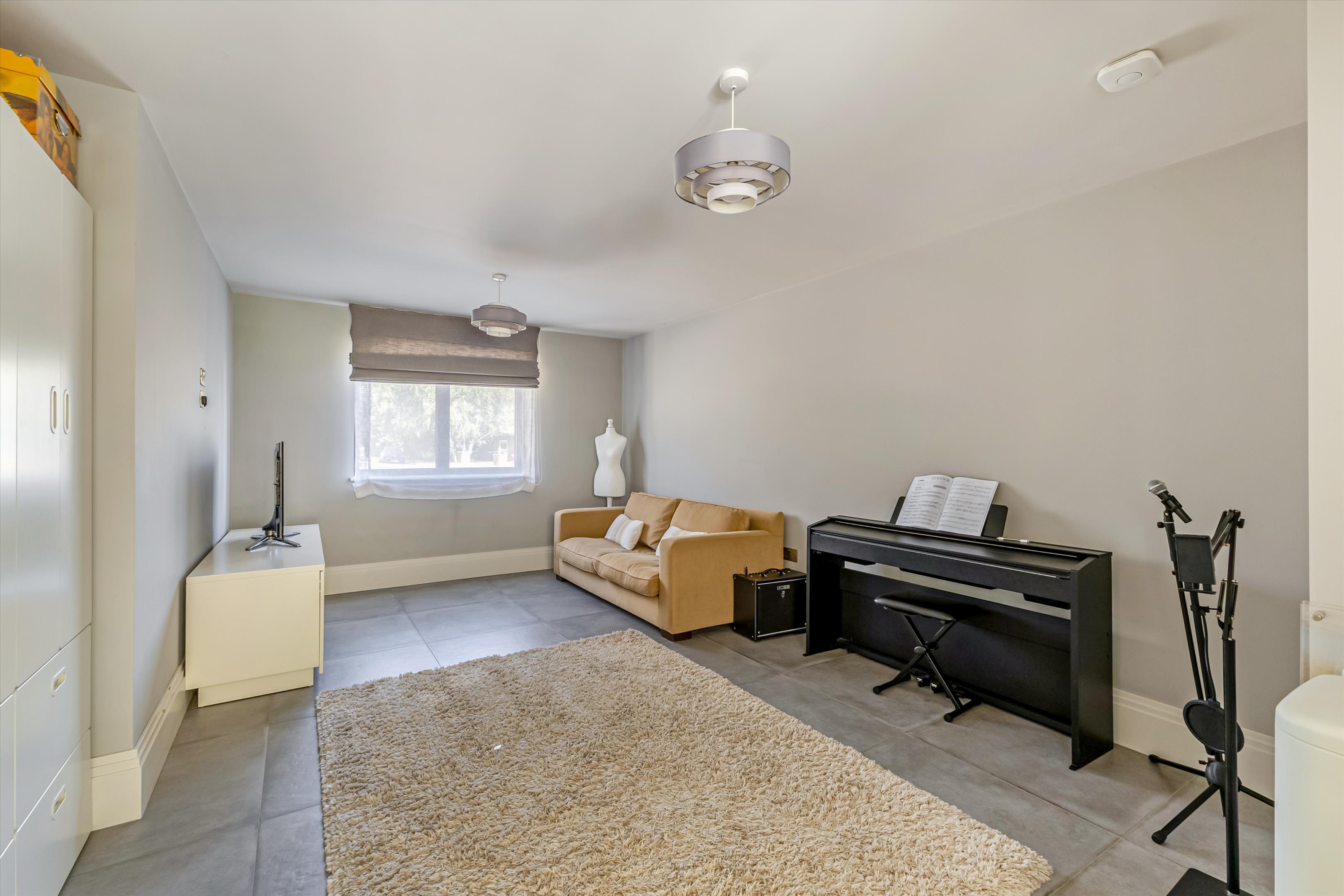 Chestnut Drive, Windsor, Berkshire SL4
