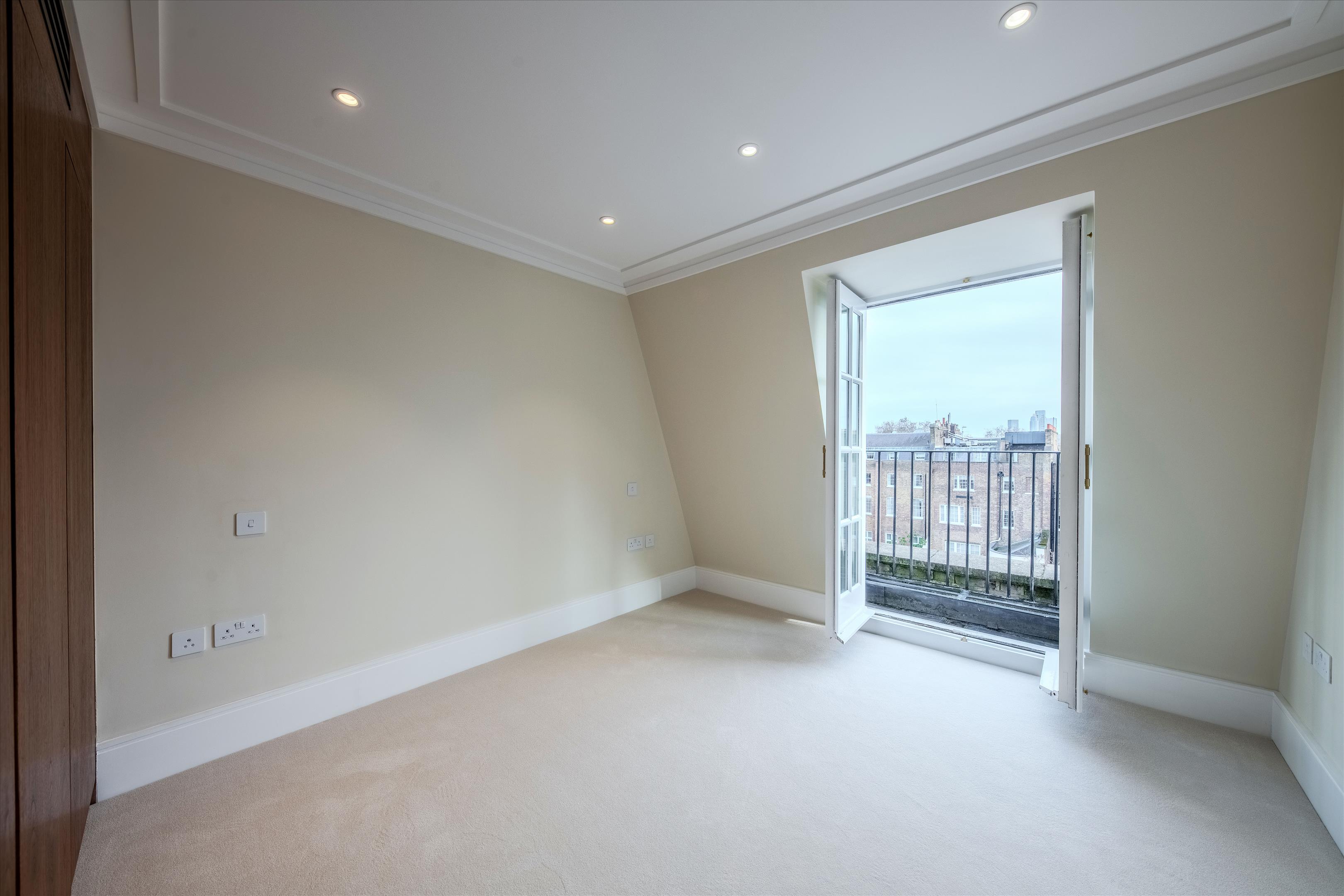 Flat 3, 45 Wilton Crescent, Belgravia, London, SW1X 8RX