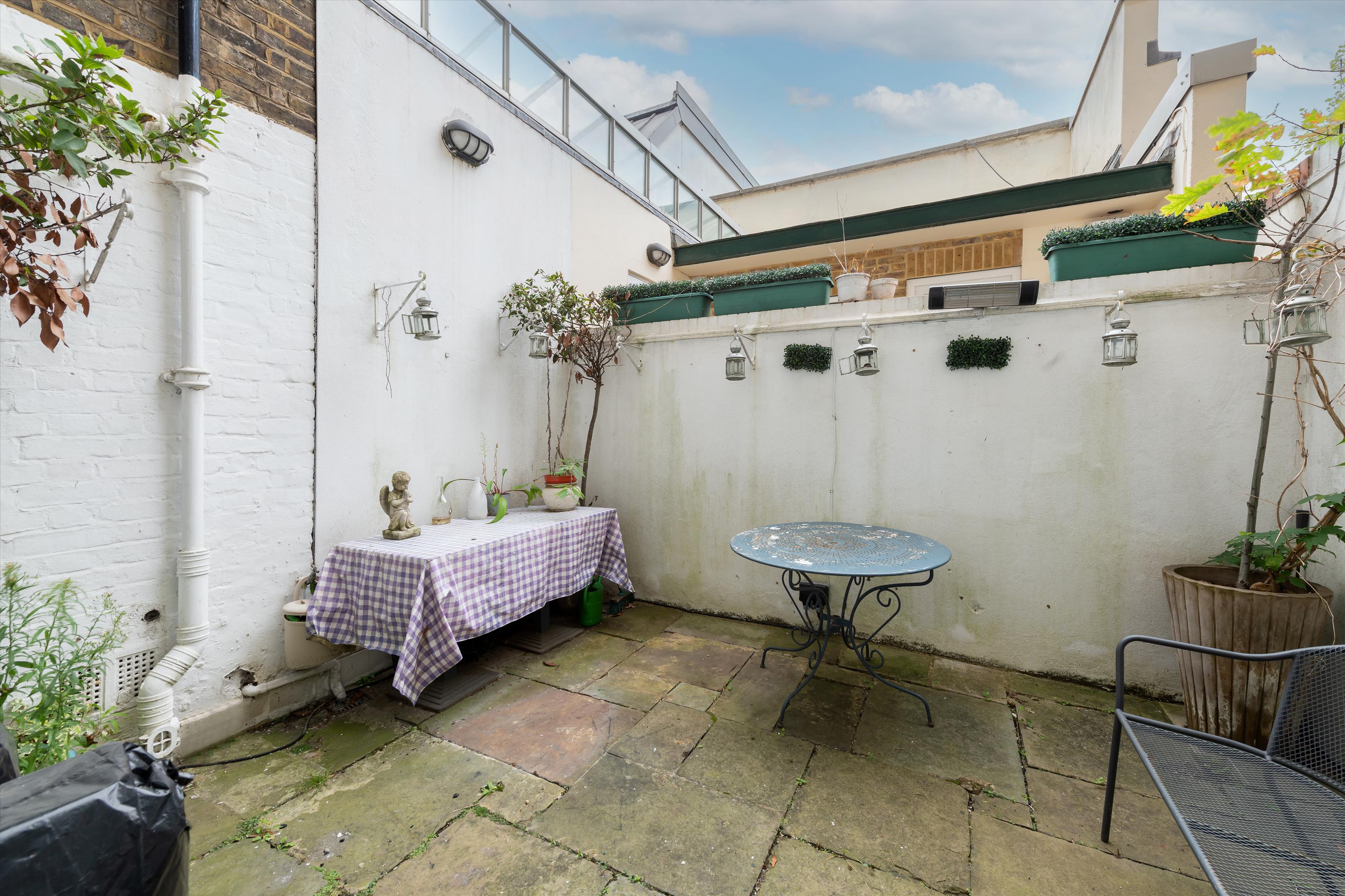 Clapham Road, London, SW9