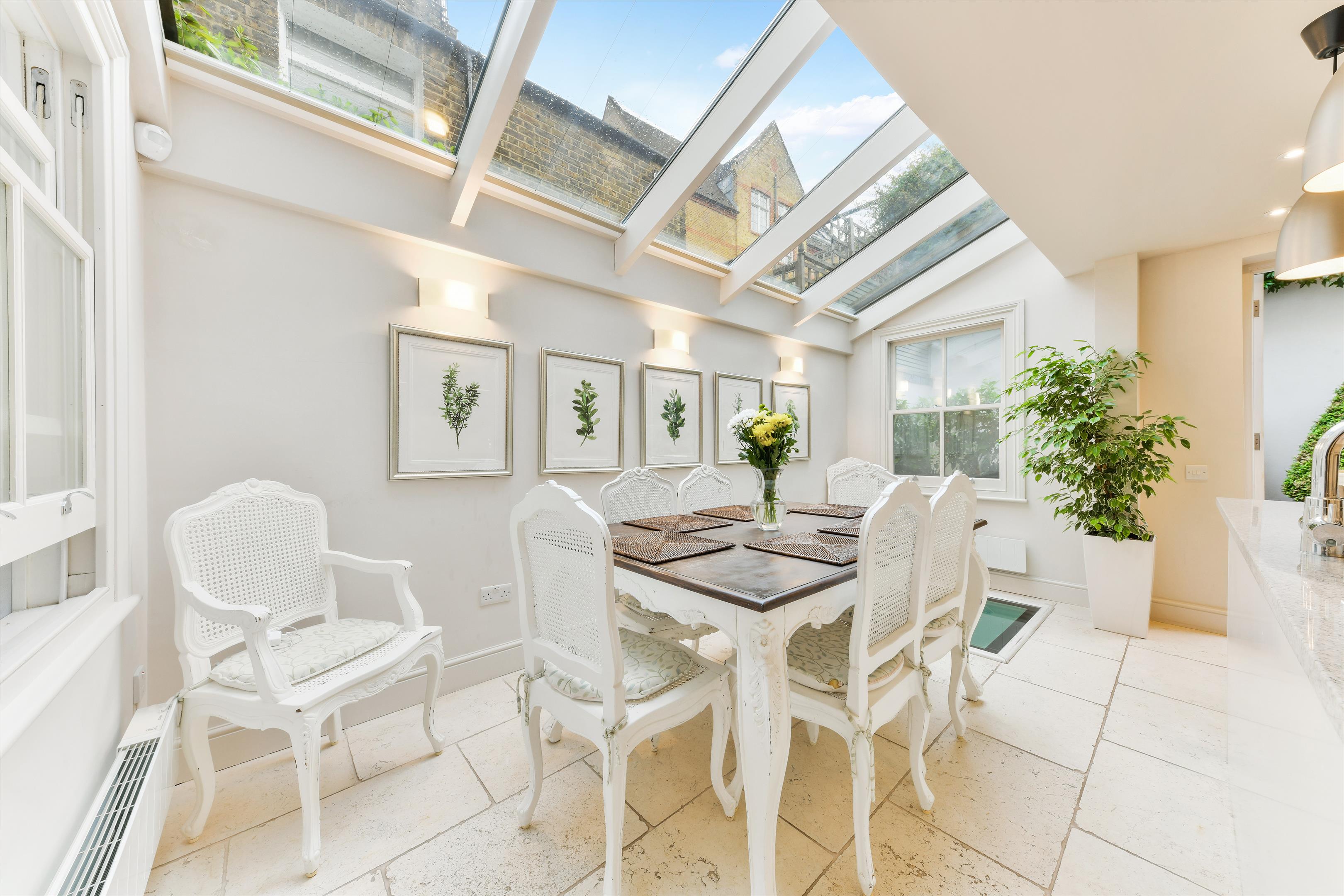 Warriner Gardens, London, SW11
