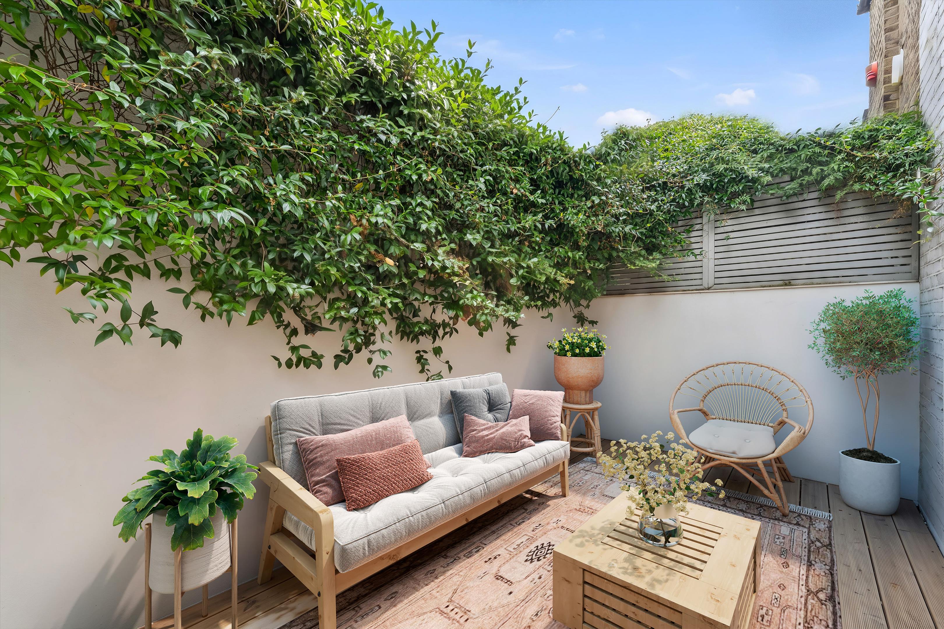 Warriner Gardens, London, SW11