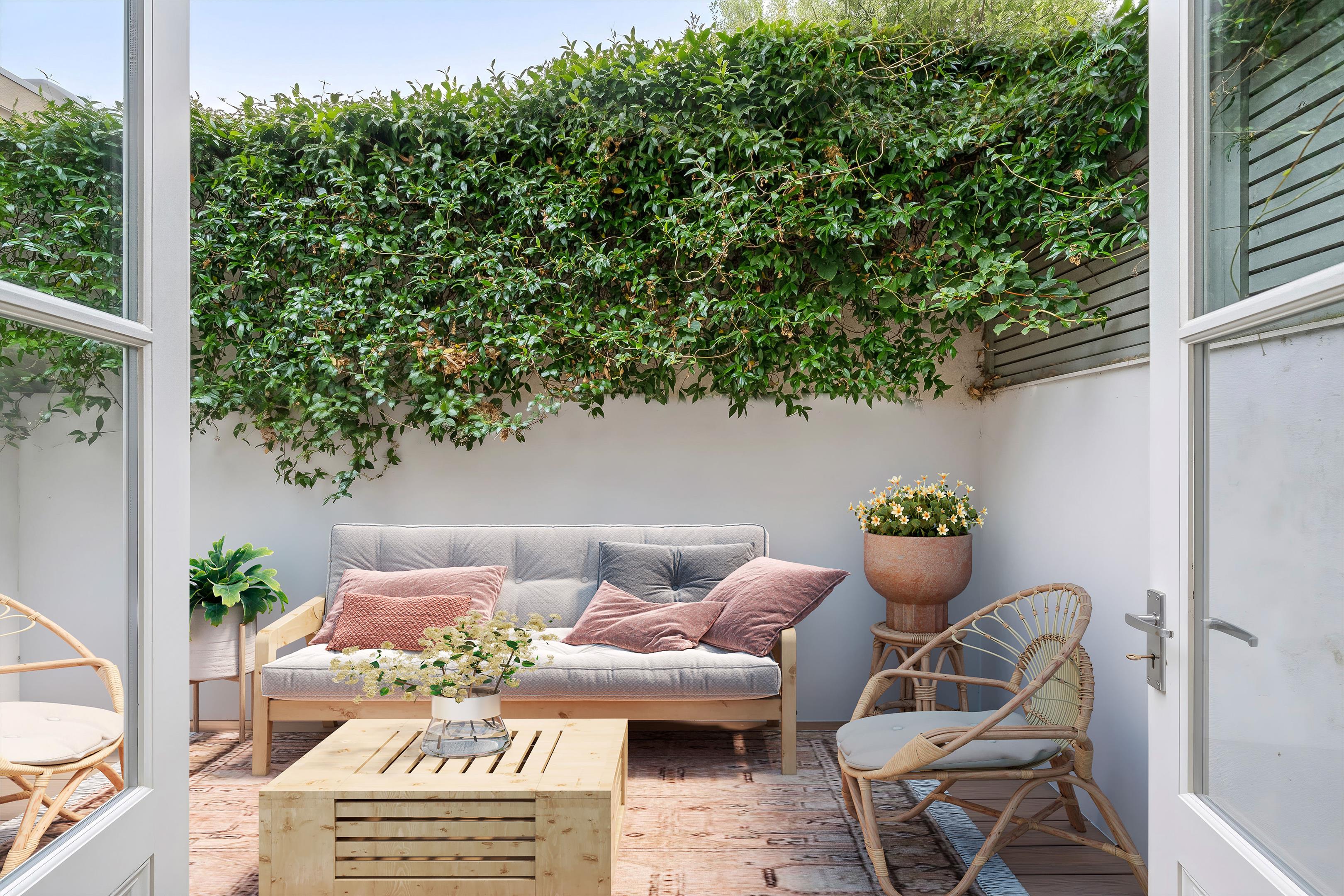Warriner Gardens, London, SW11