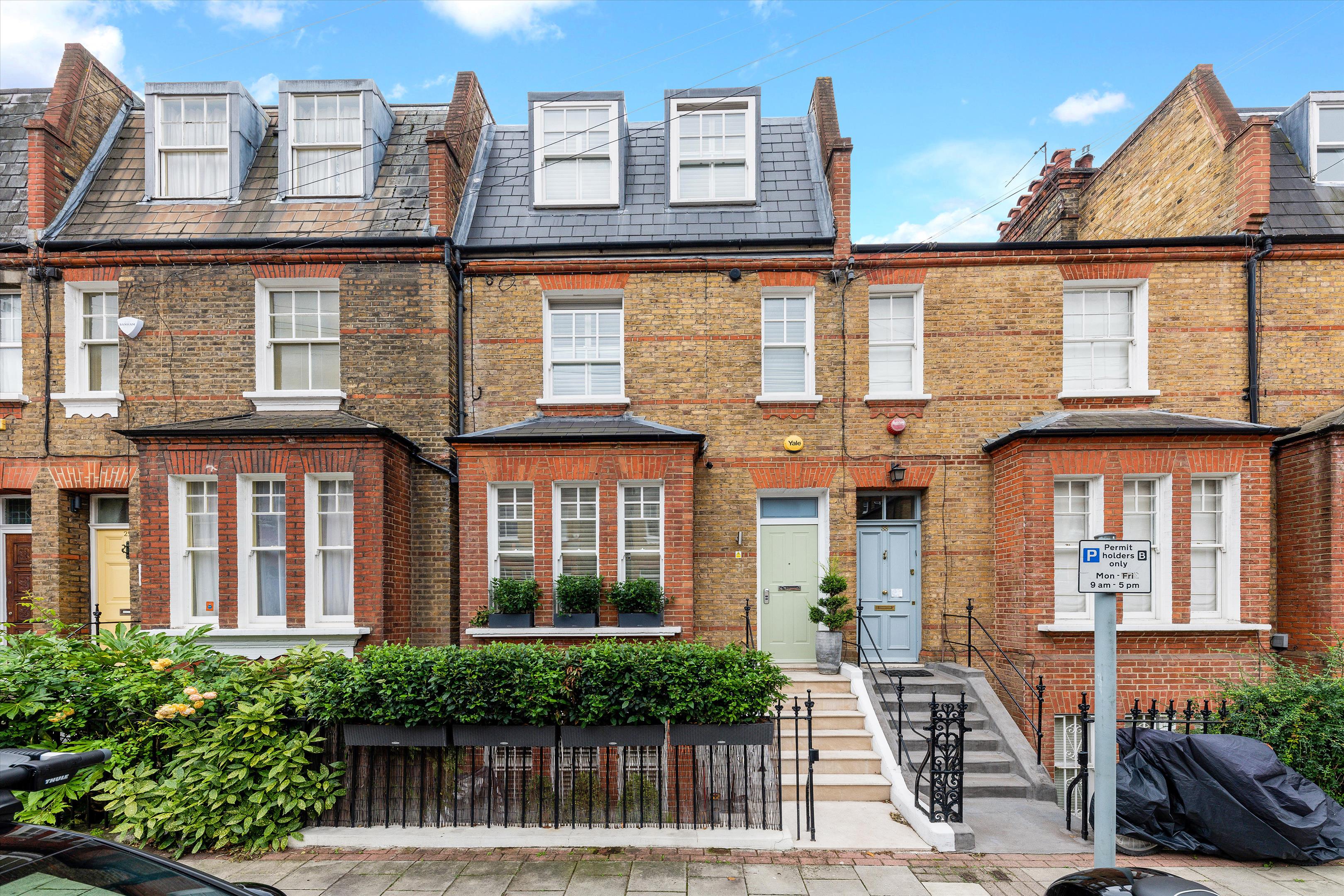 Warriner Gardens, London, SW11