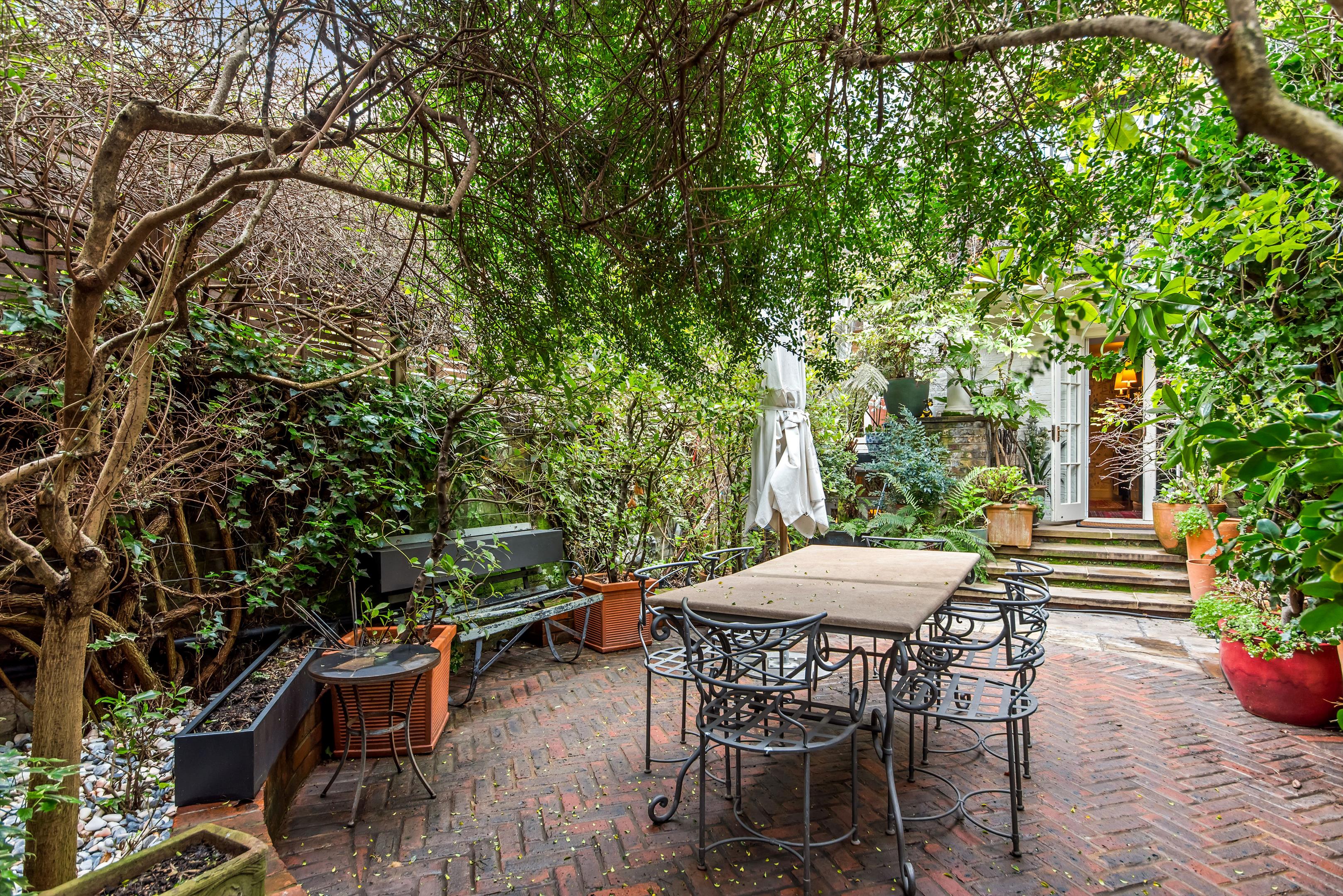 Eaton Terrace, London, SW1W