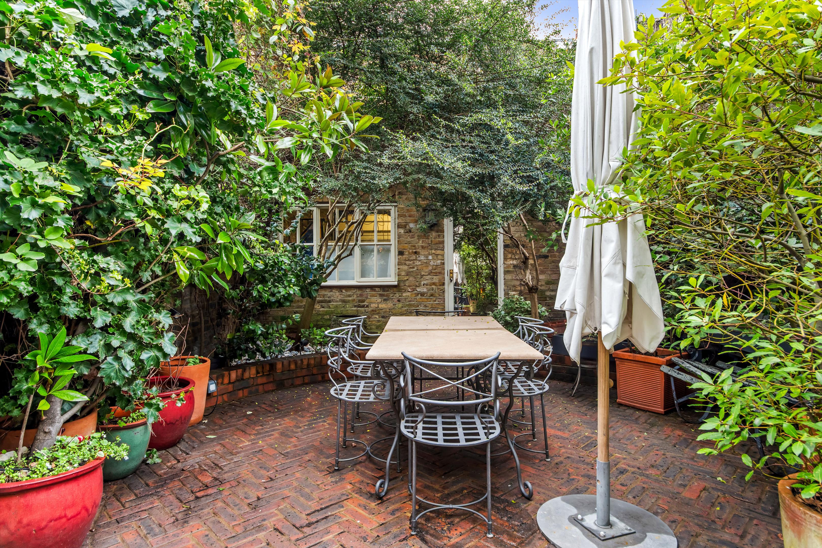 Eaton Terrace, London, SW1W