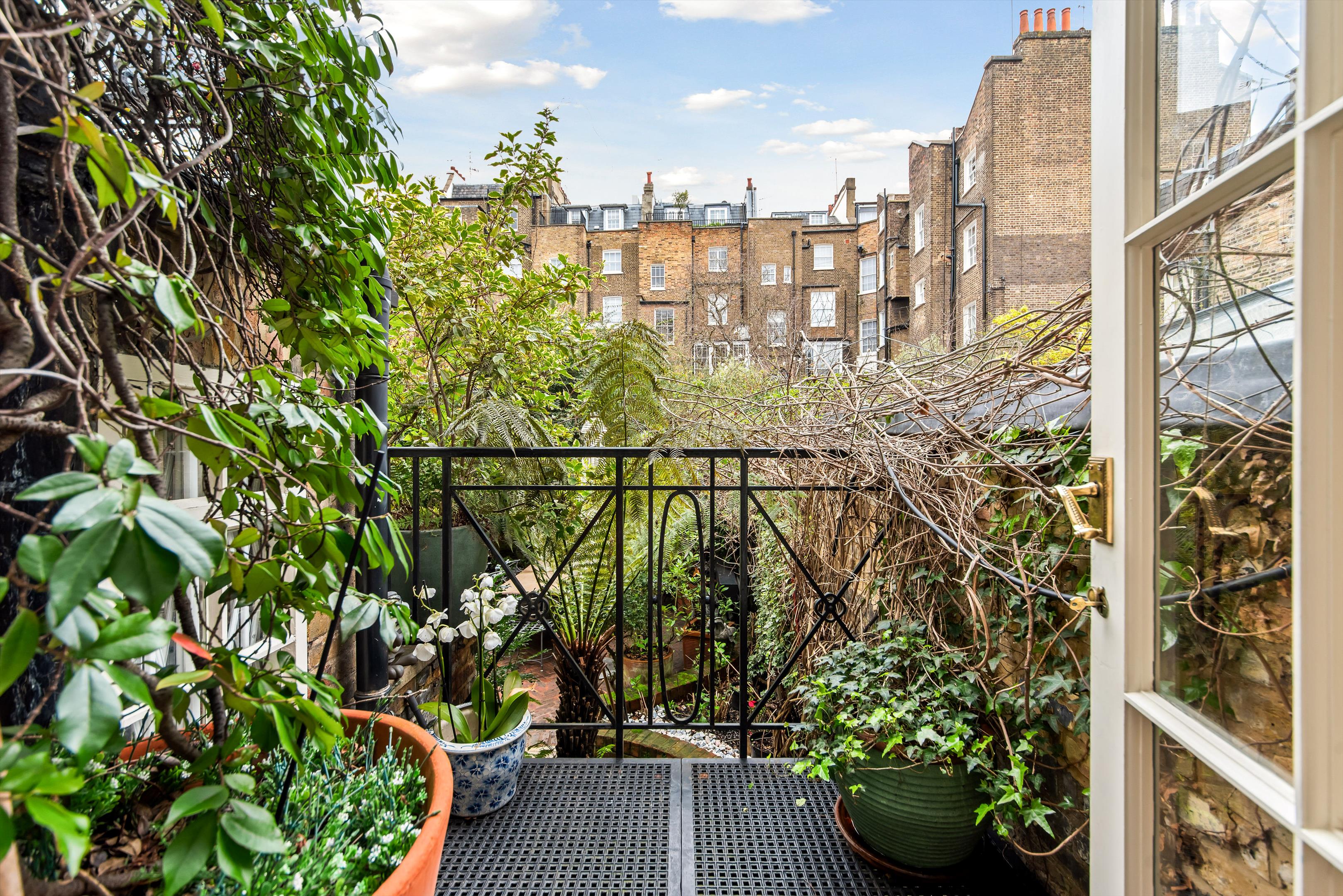 Eaton Terrace, London, SW1W