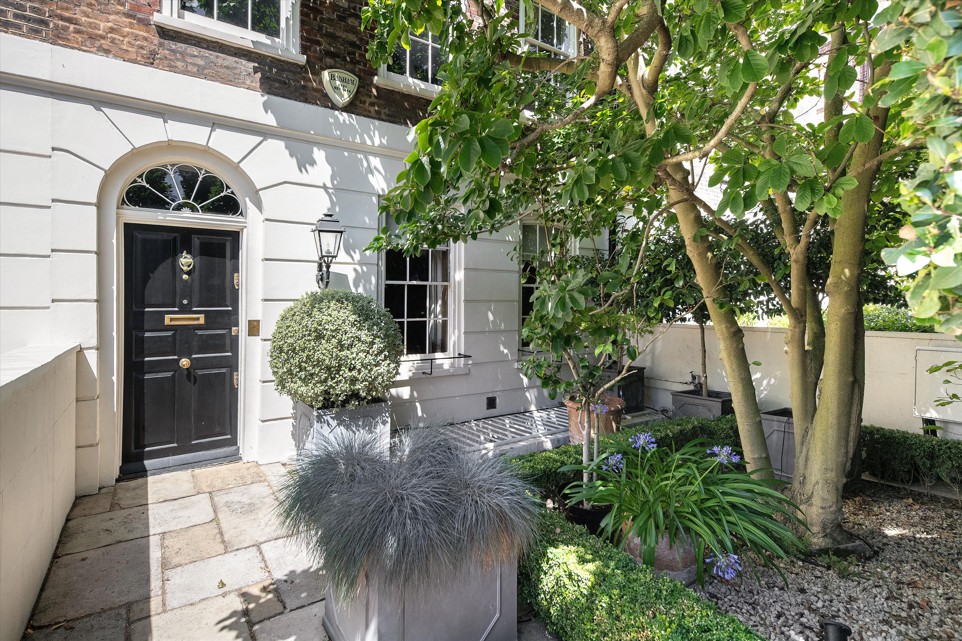 Mozart Terrace, Ebury Street, London SW1W