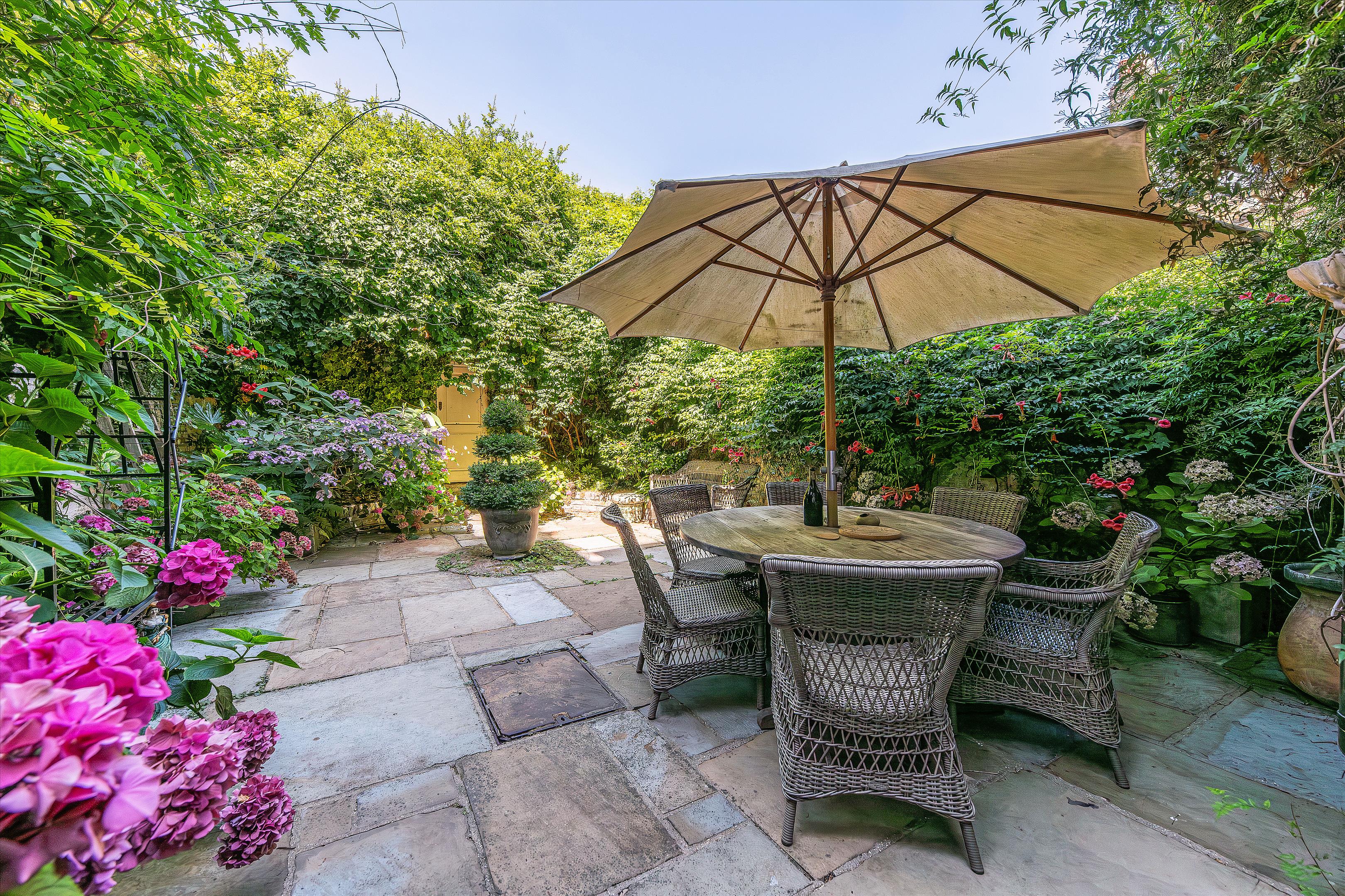 Mozart Terrace, Ebury Street, London SW1W
