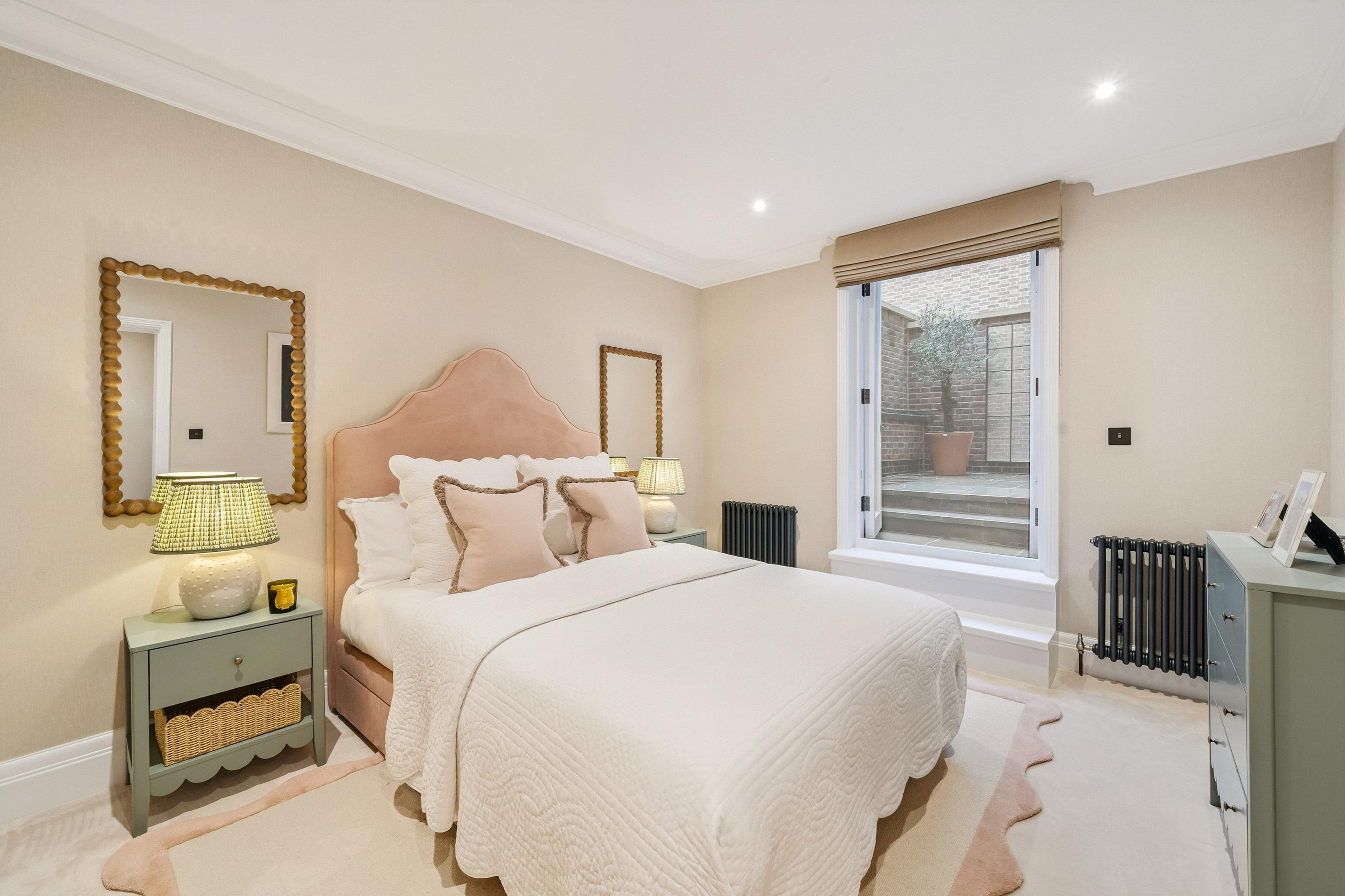 Belgravia Mansions, Holbein Place, Belgravia, London, SW1W