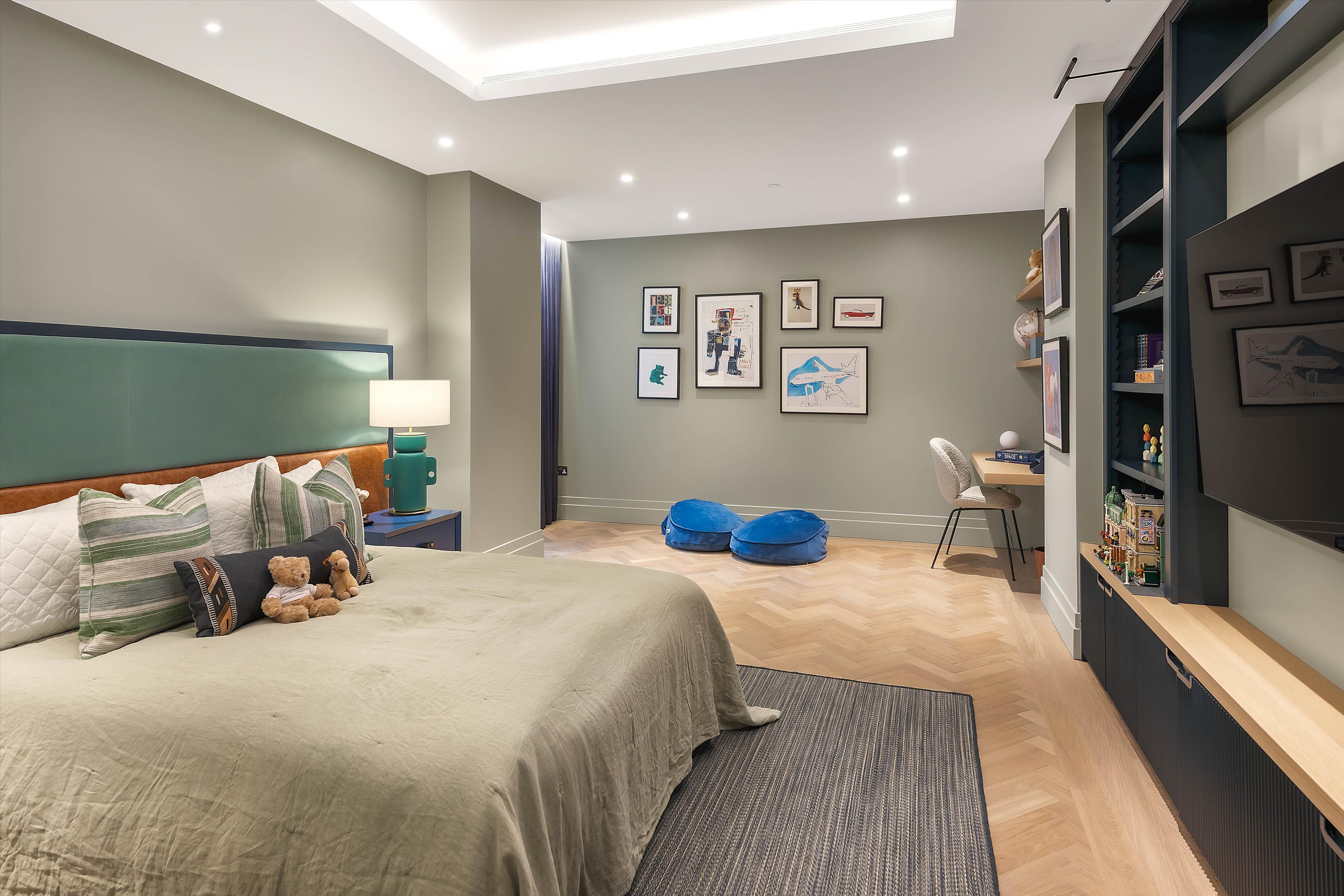 Whistler Square, London, SW1W