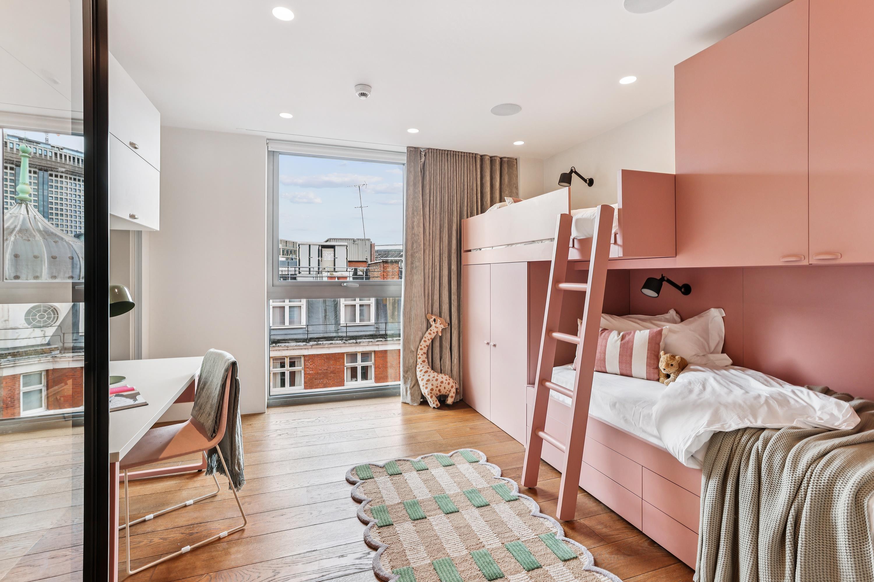 Penthouse, Wellington House, 70 Buckingham Gate, London SW1E