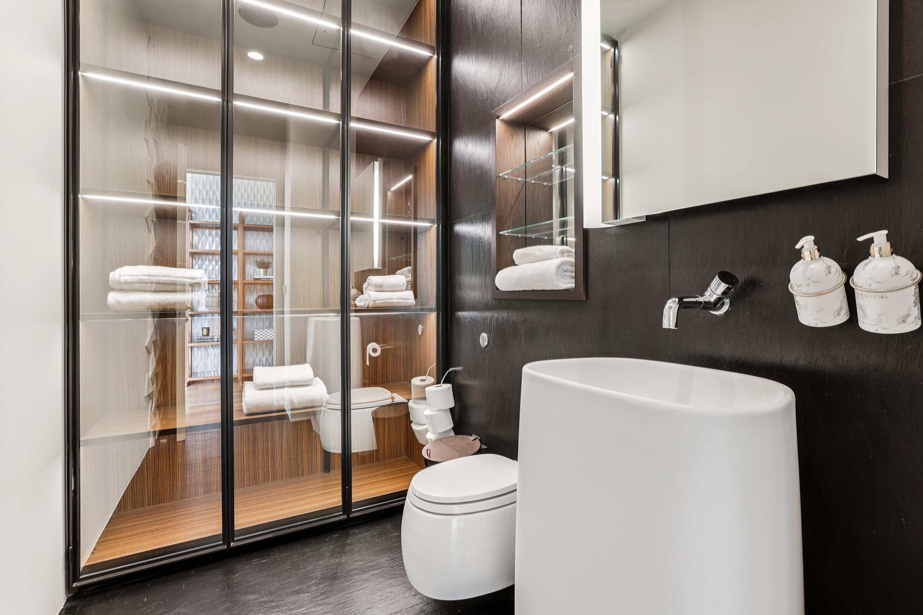 Penthouse, Wellington House, 70 Buckingham Gate, London SW1E