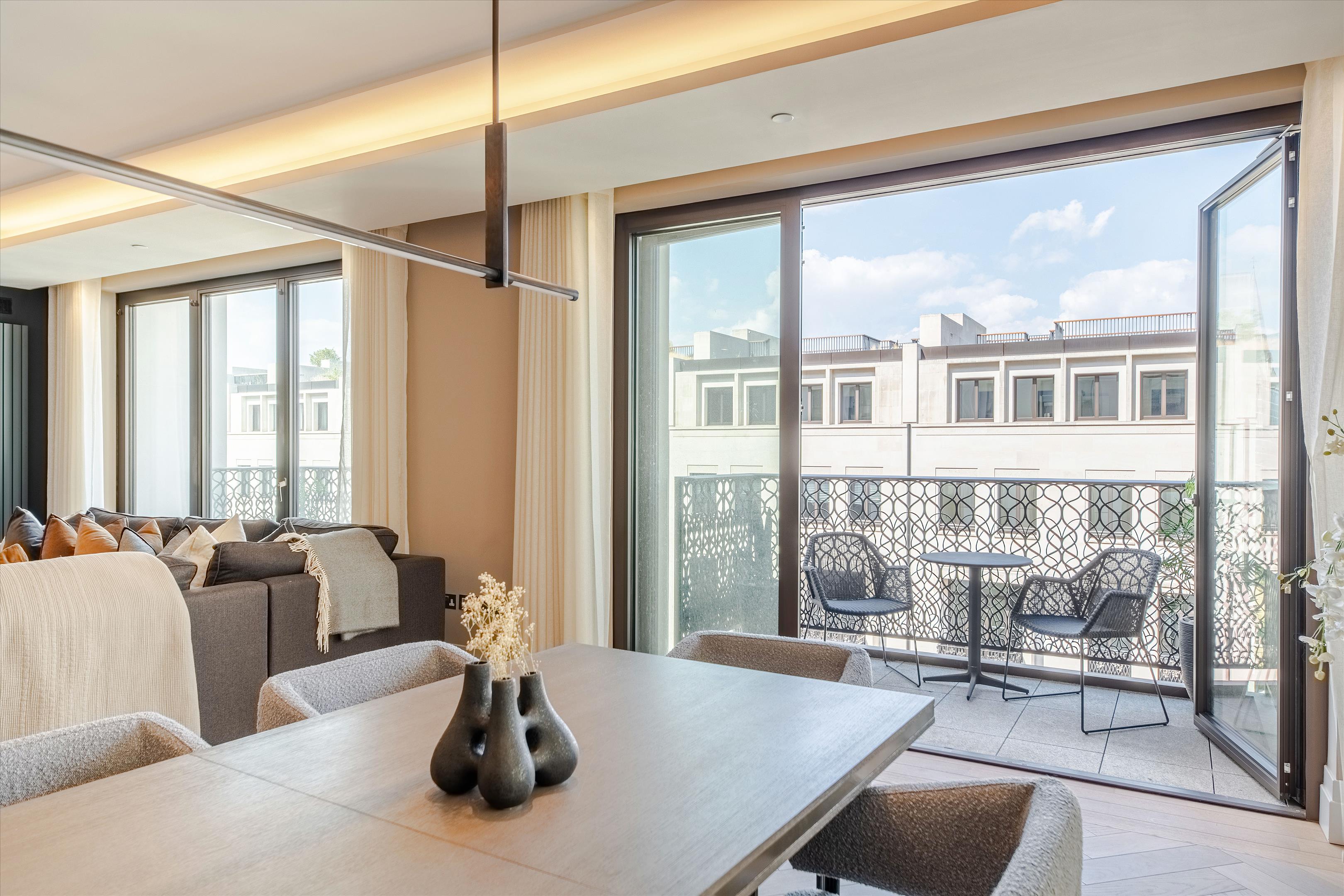 Whistler Square, London SW1W