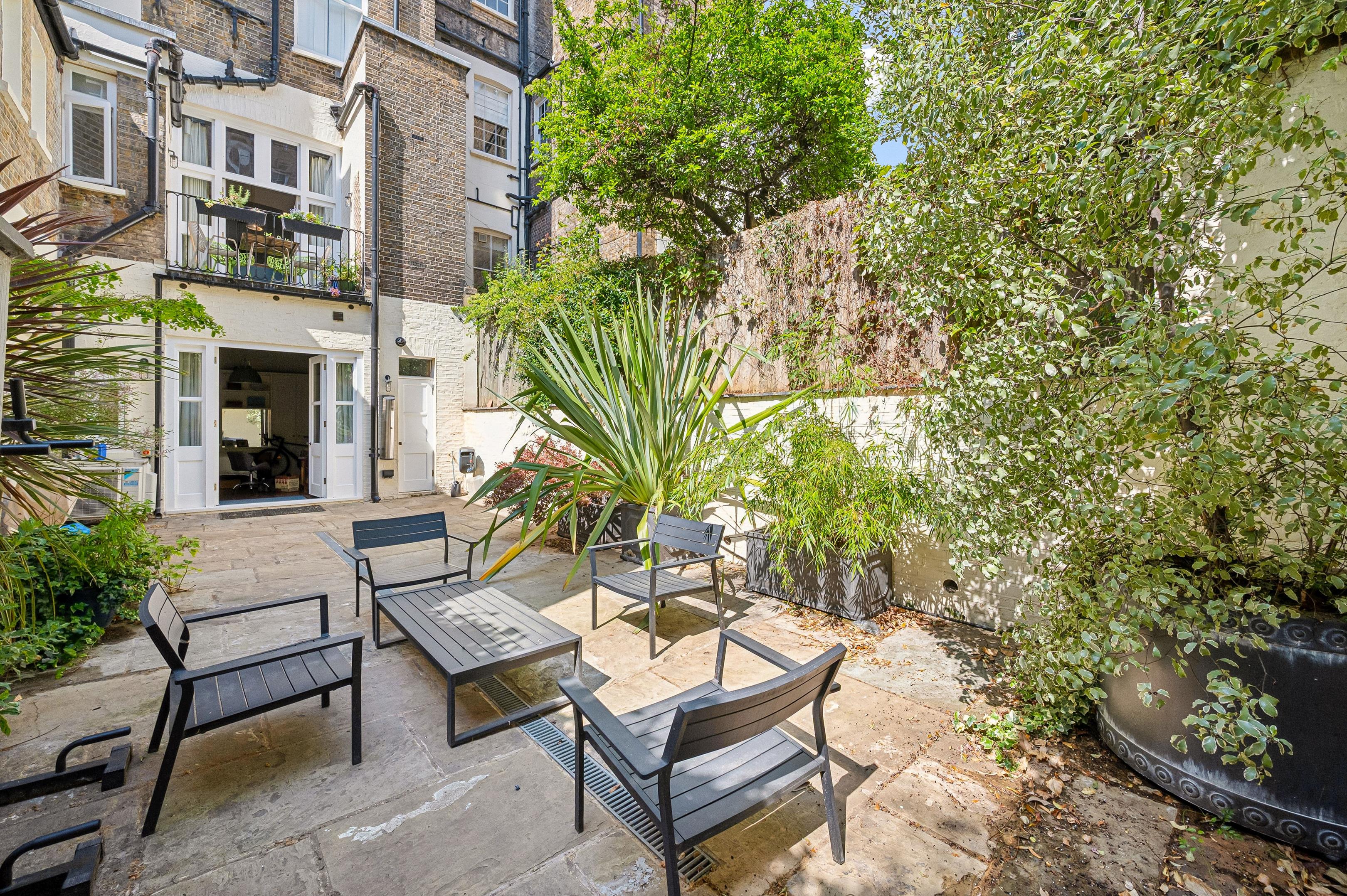 Warwick Square, London SW1V