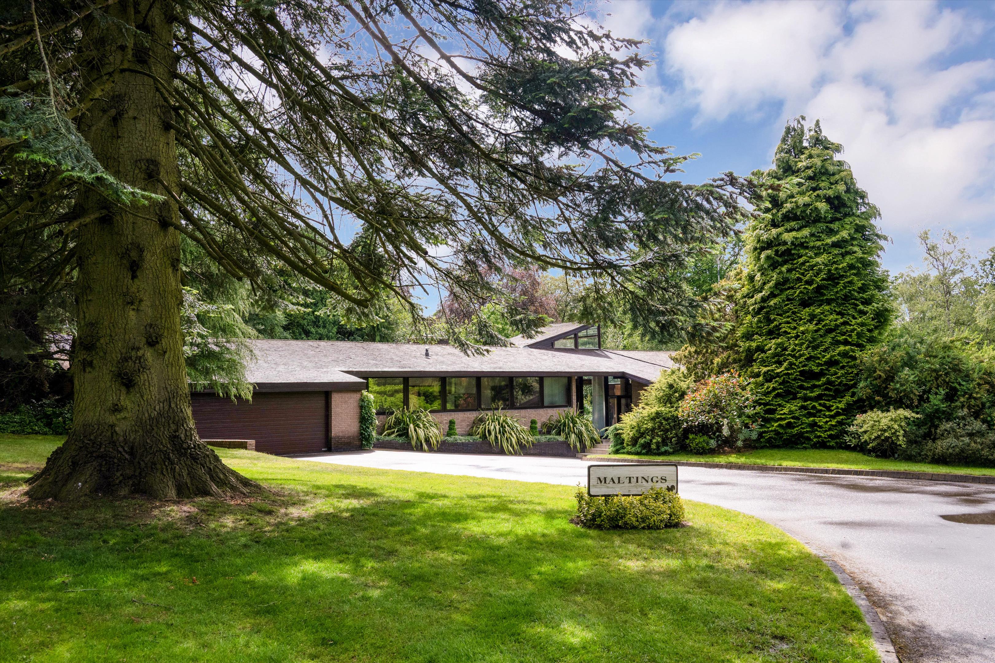 Squirrel Walk, Little Aston, Sutton Coldfield, West Midlands B74