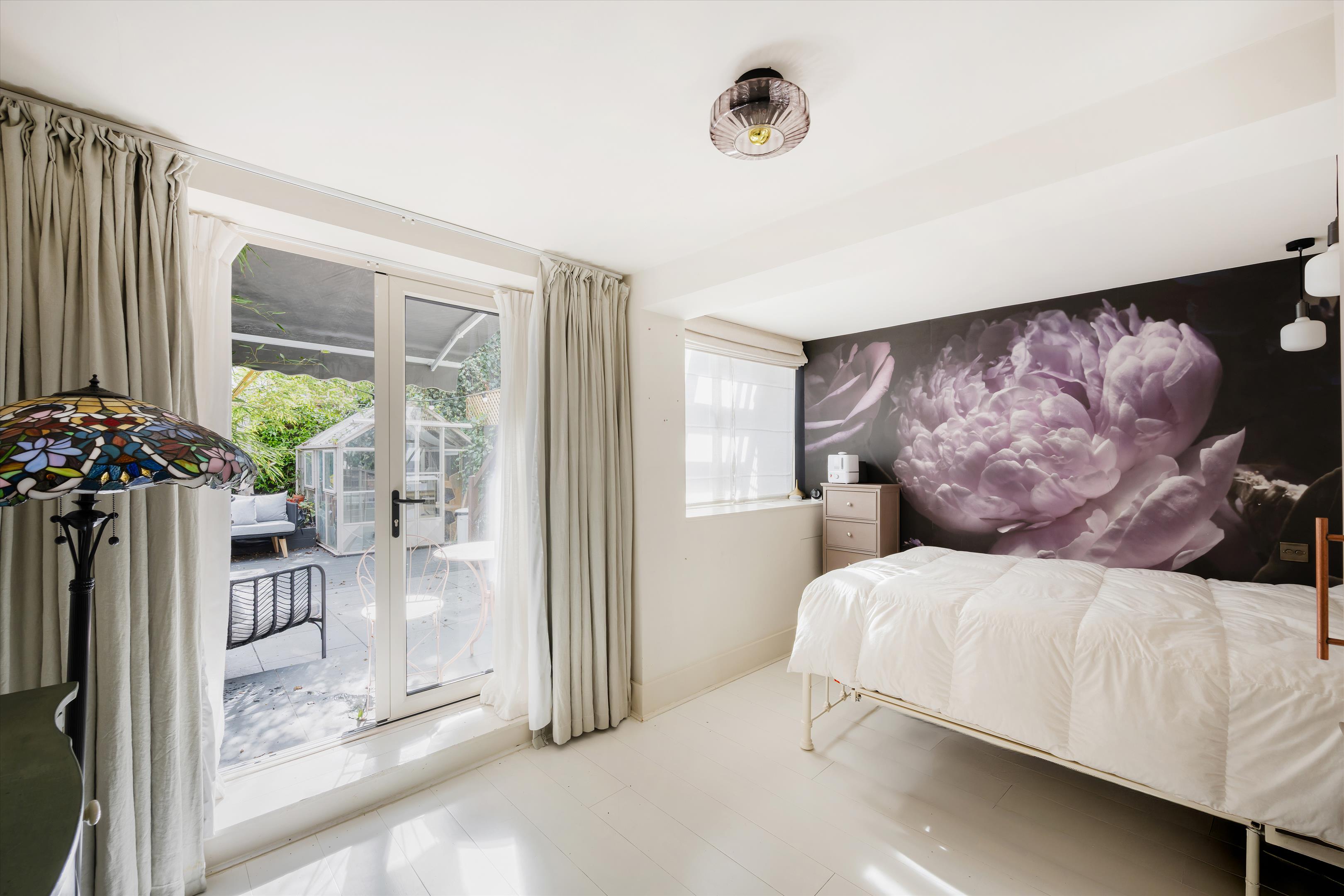 Modbury Gardens, London NW5