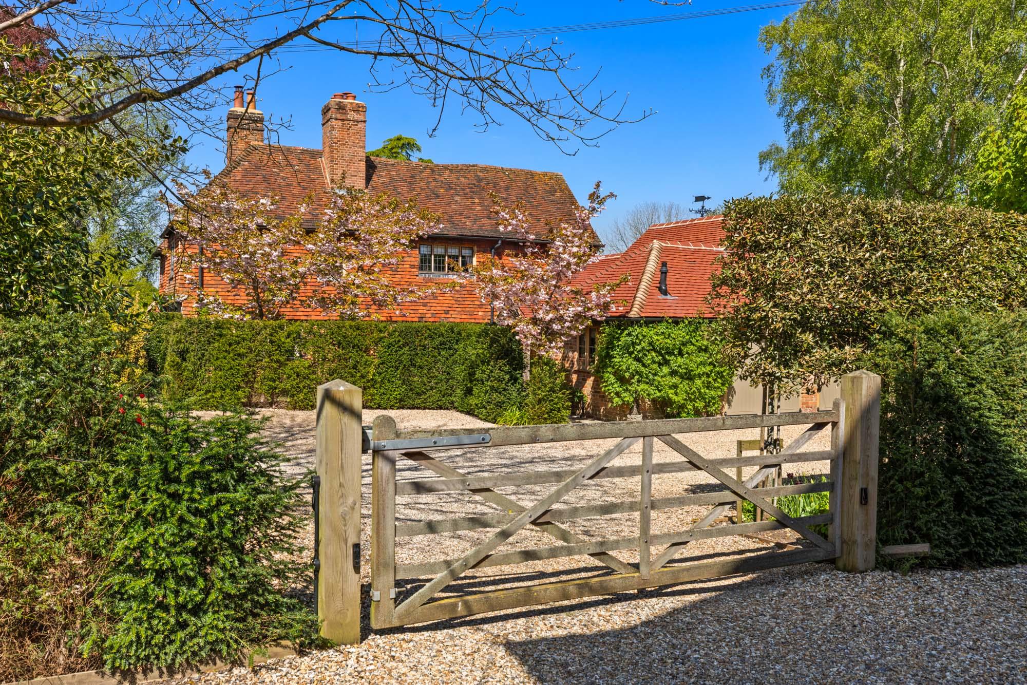 Dippenhall Street, Crondall, Farnham, Hampshire GU10