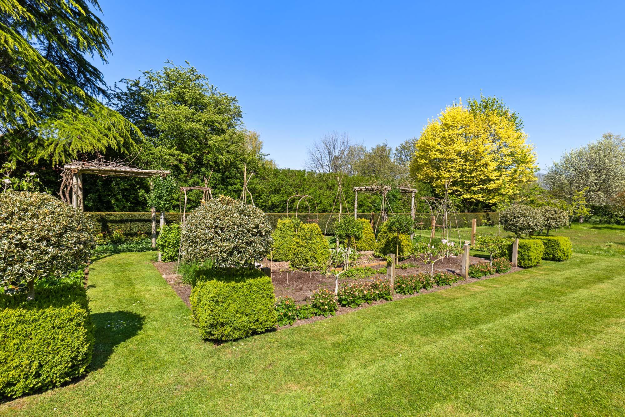 Dippenhall Street, Crondall, Farnham, Hampshire GU10