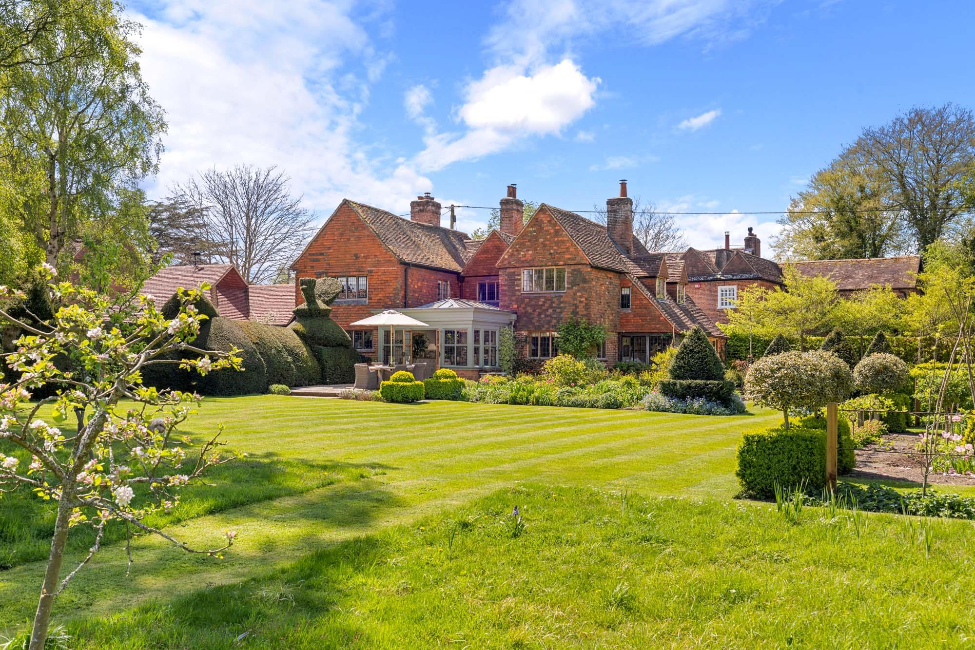 Dippenhall Street, Crondall, Farnham, Hampshire GU10