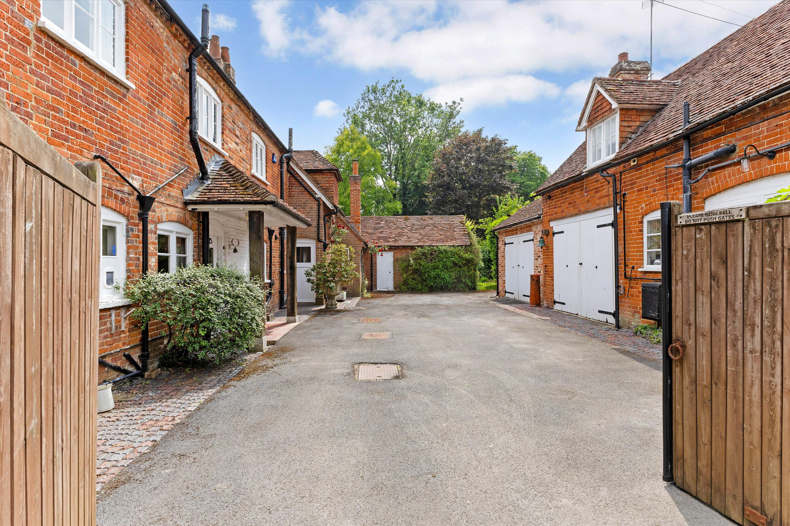 Greywell, Hampshire, RG29