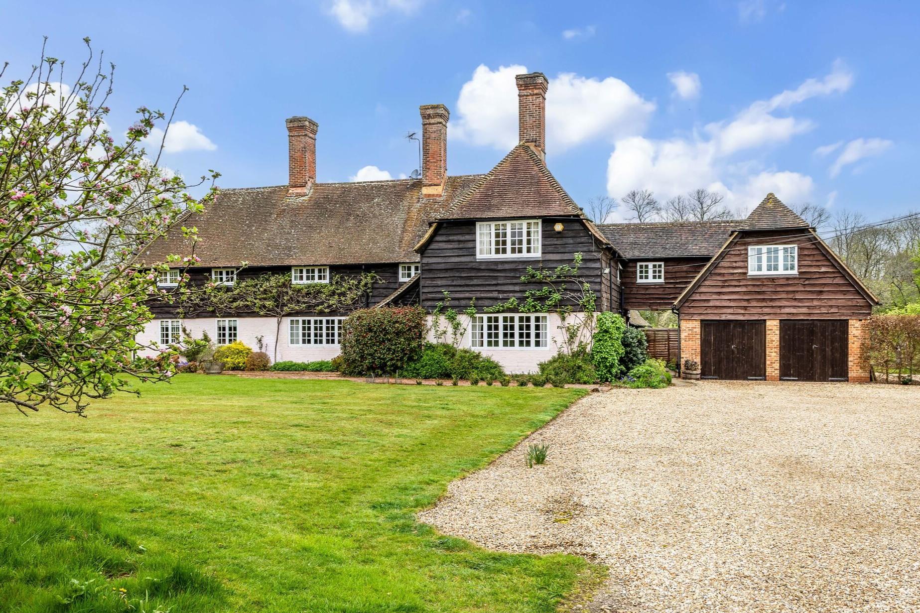 Reading Road, Mattingley, Hook, Hampshire RG27