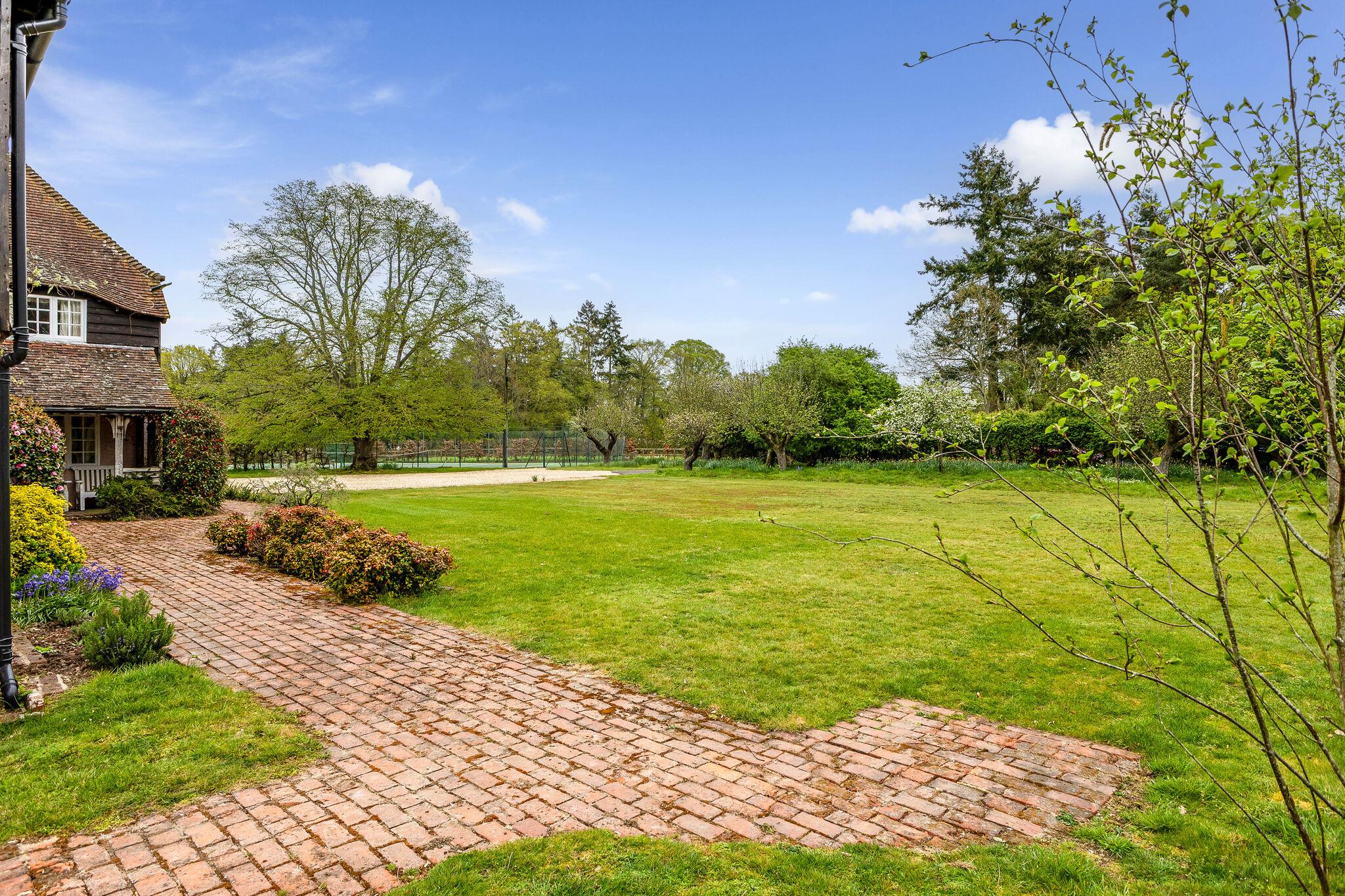 Reading Road, Mattingley, Hook, Hampshire RG27