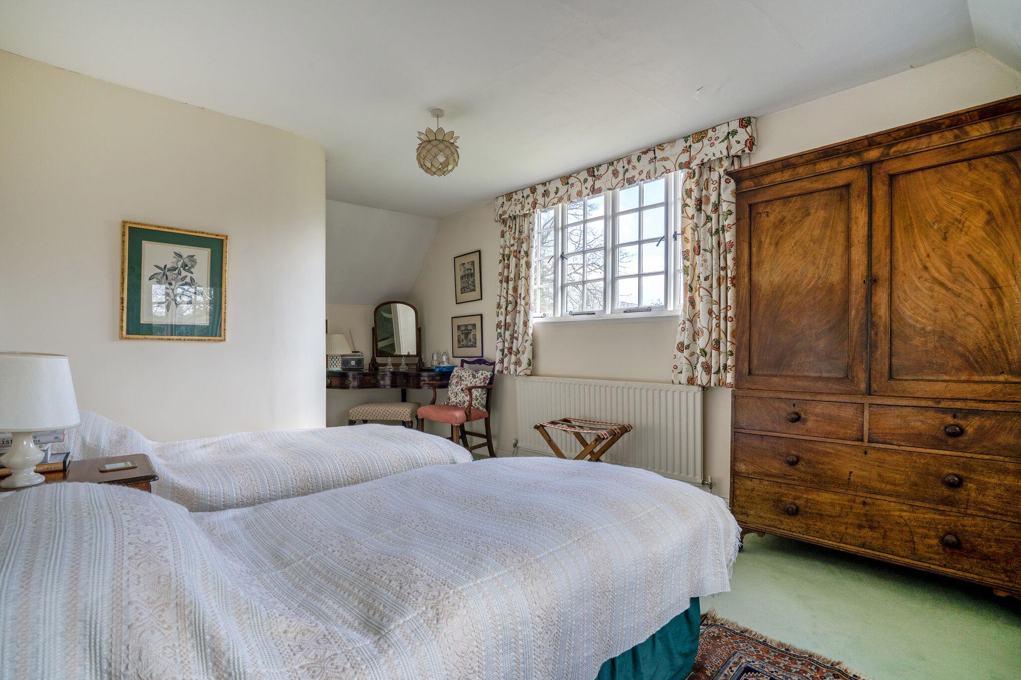 Reading Road, Mattingley, Hook, Hampshire RG27